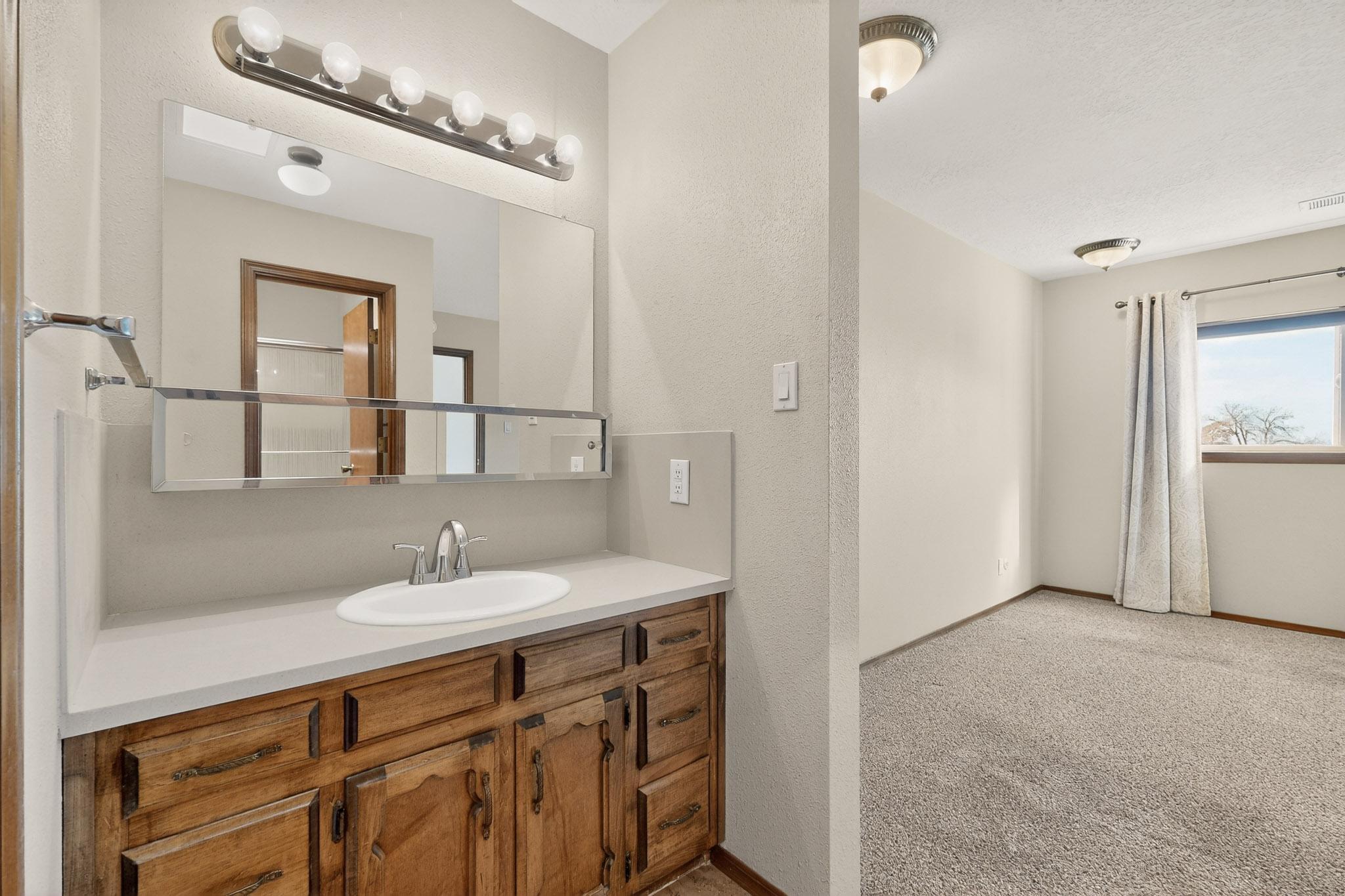 1543 Donette Place NE