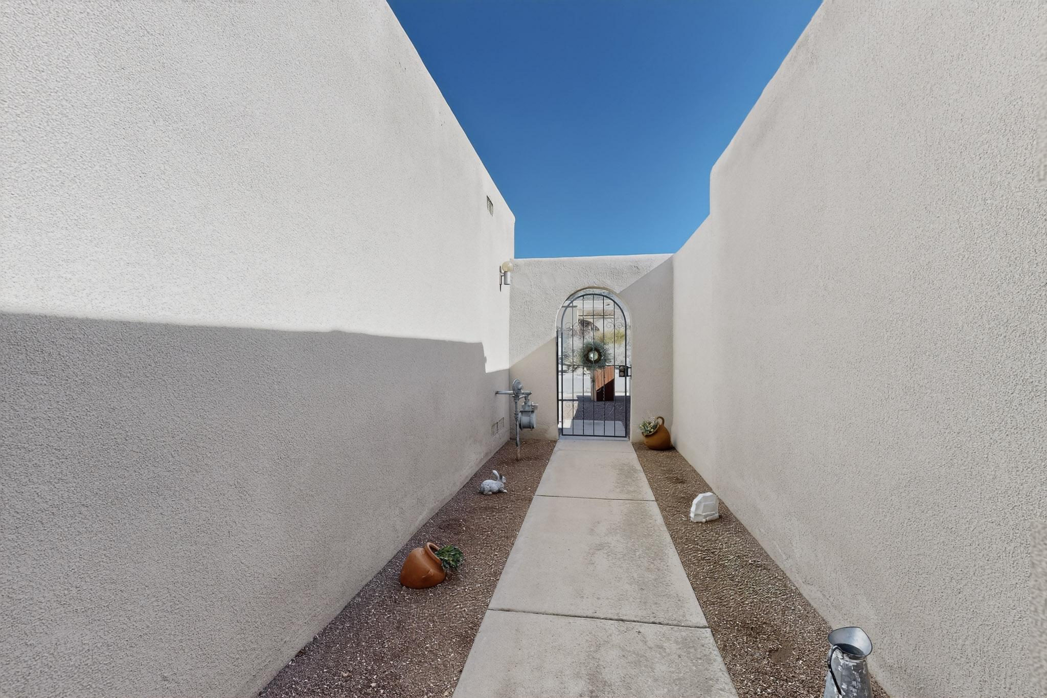 1543 Donette Place NE