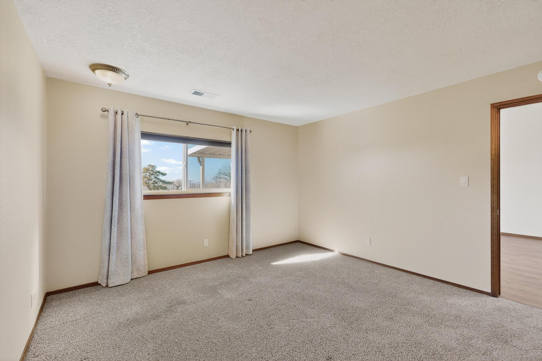 1543 Donette Place NE