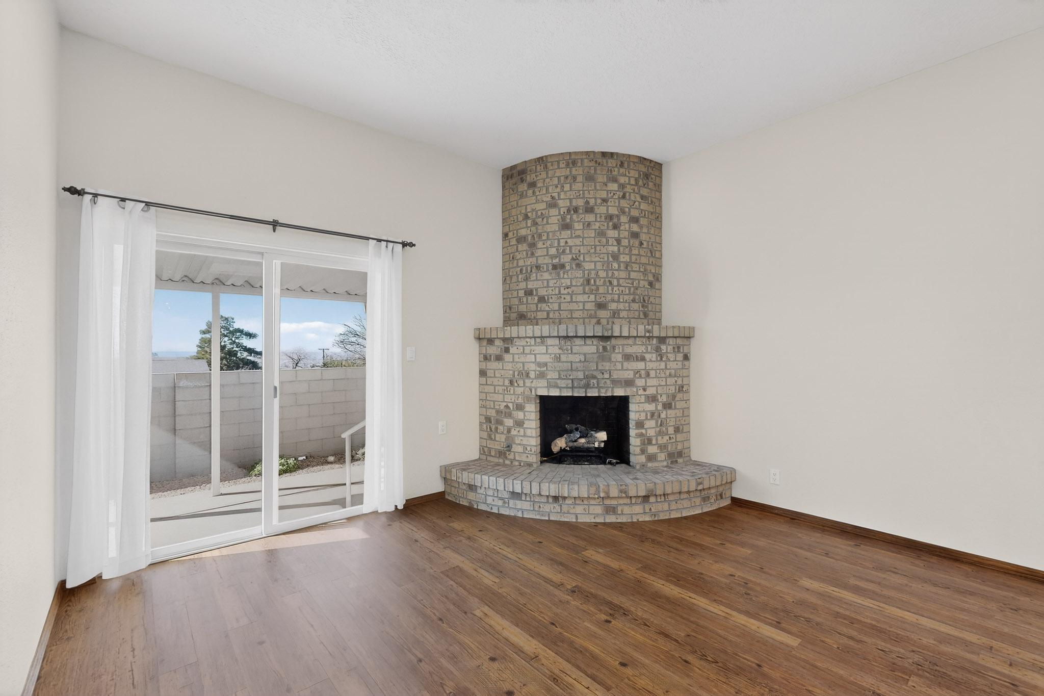 1543 Donette Place NE