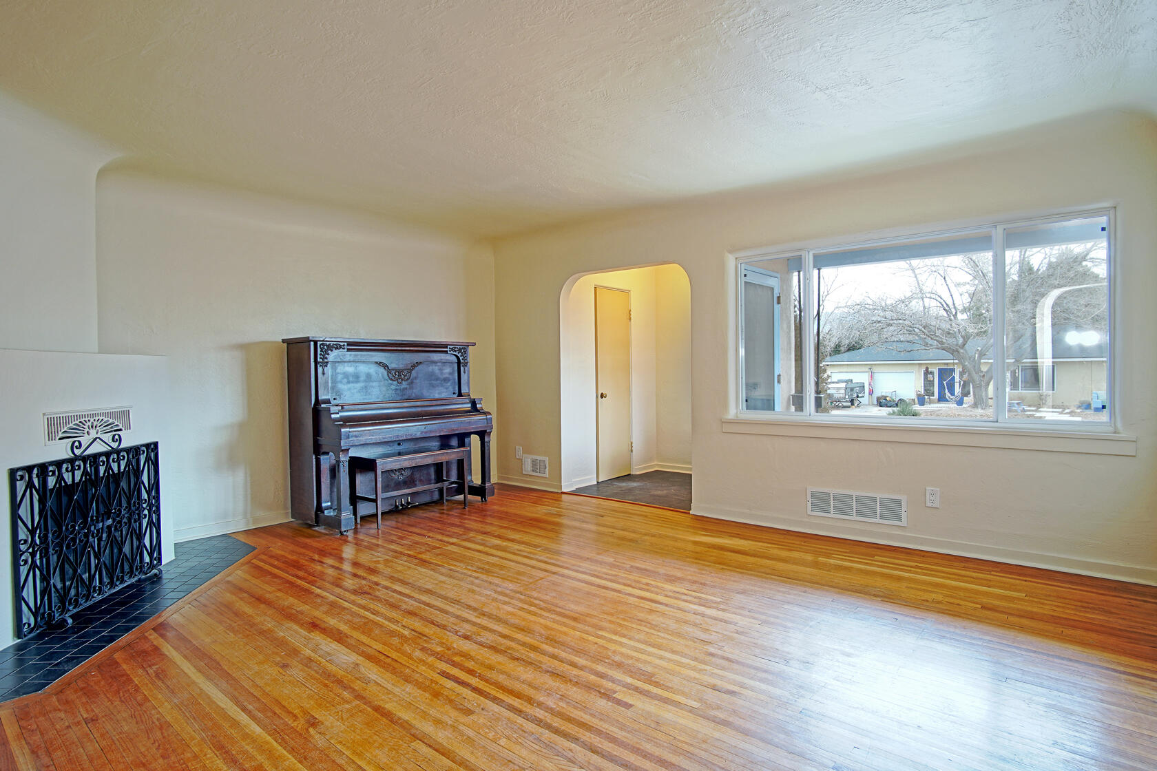 425 Sierra Drive SE