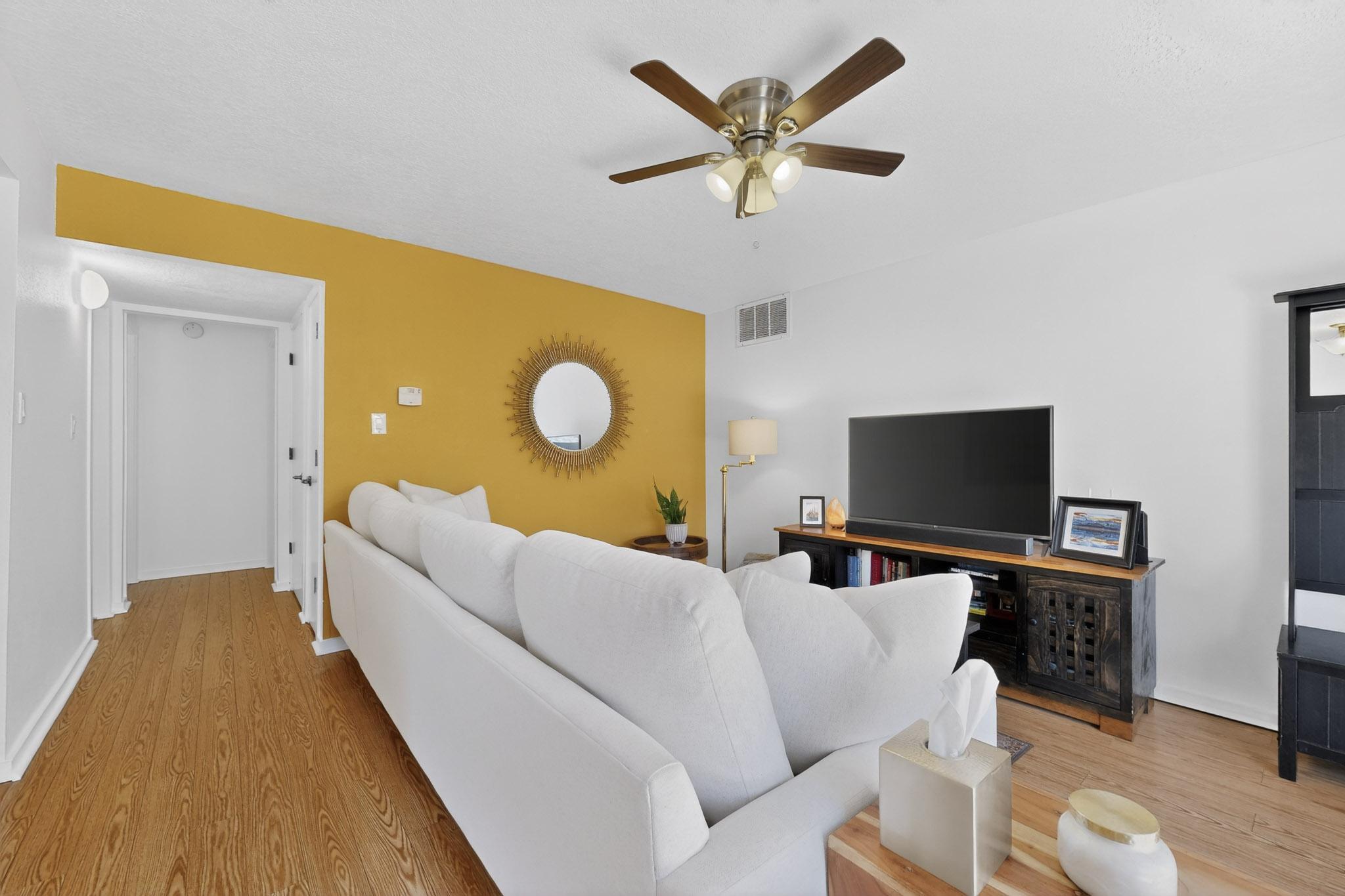 13202 Candelaria Road NE