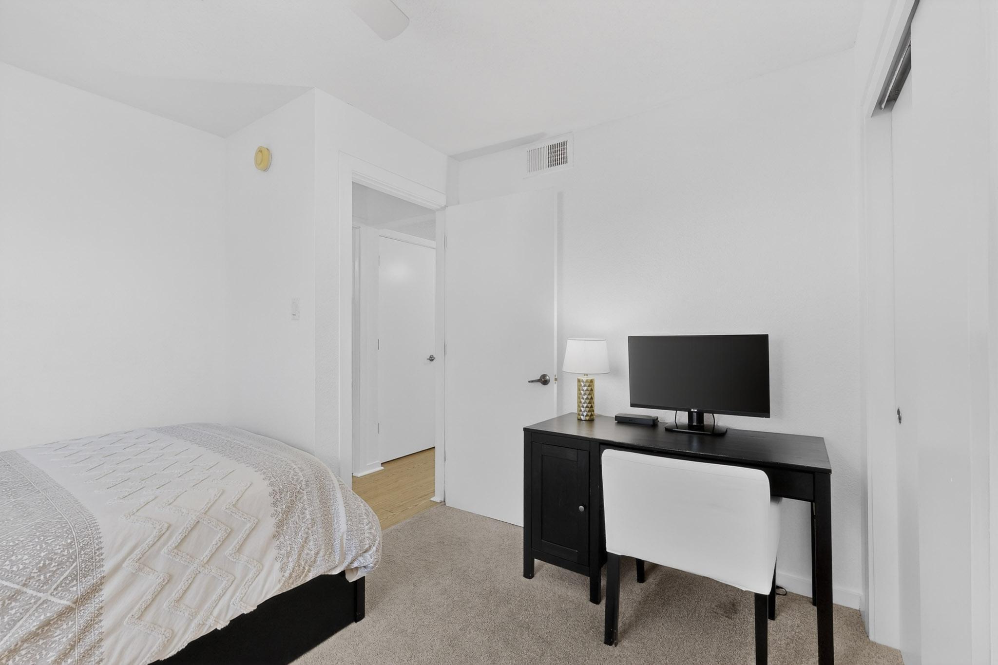 13202 Candelaria Road NE