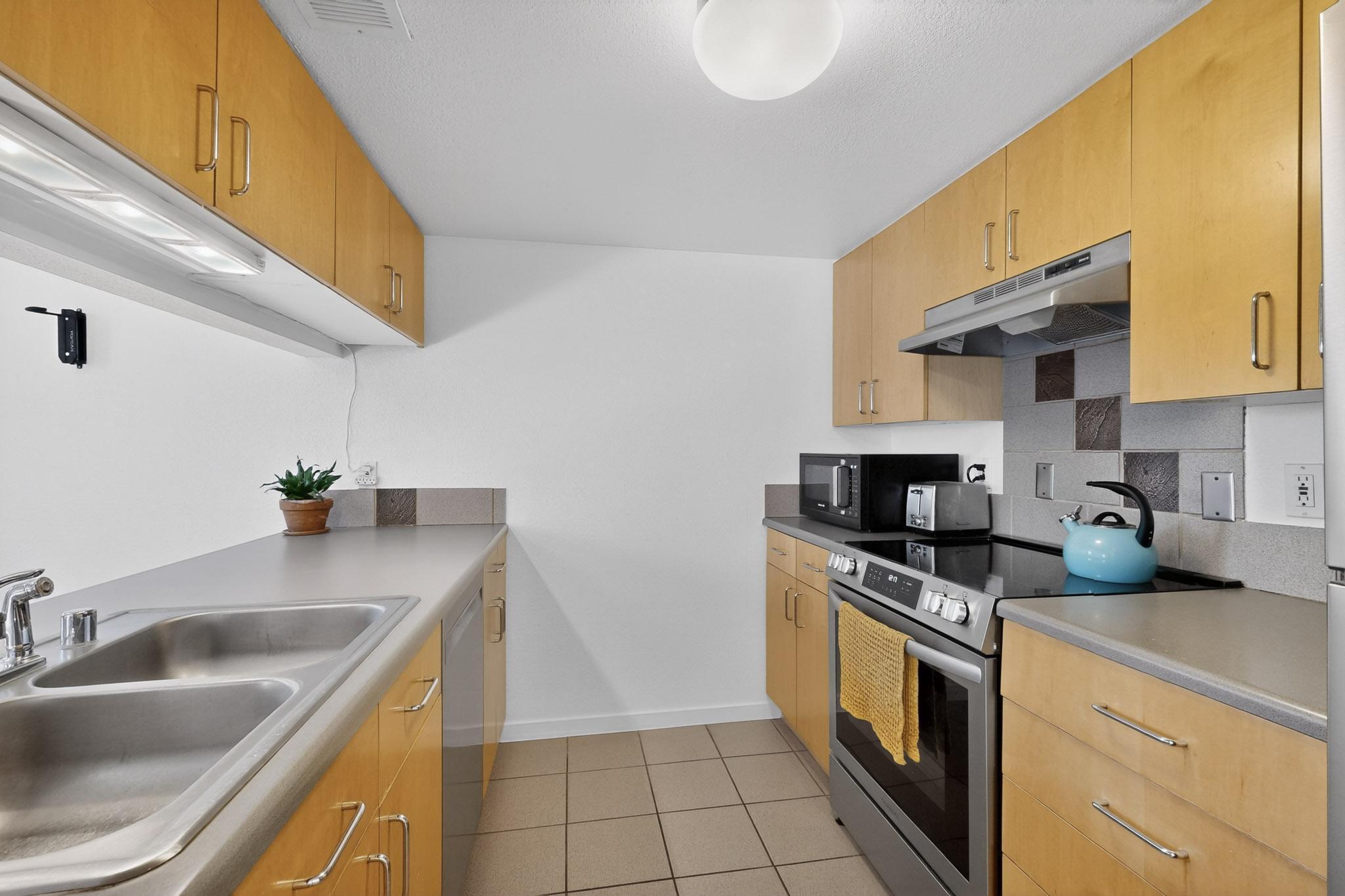 13202 Candelaria Road NE