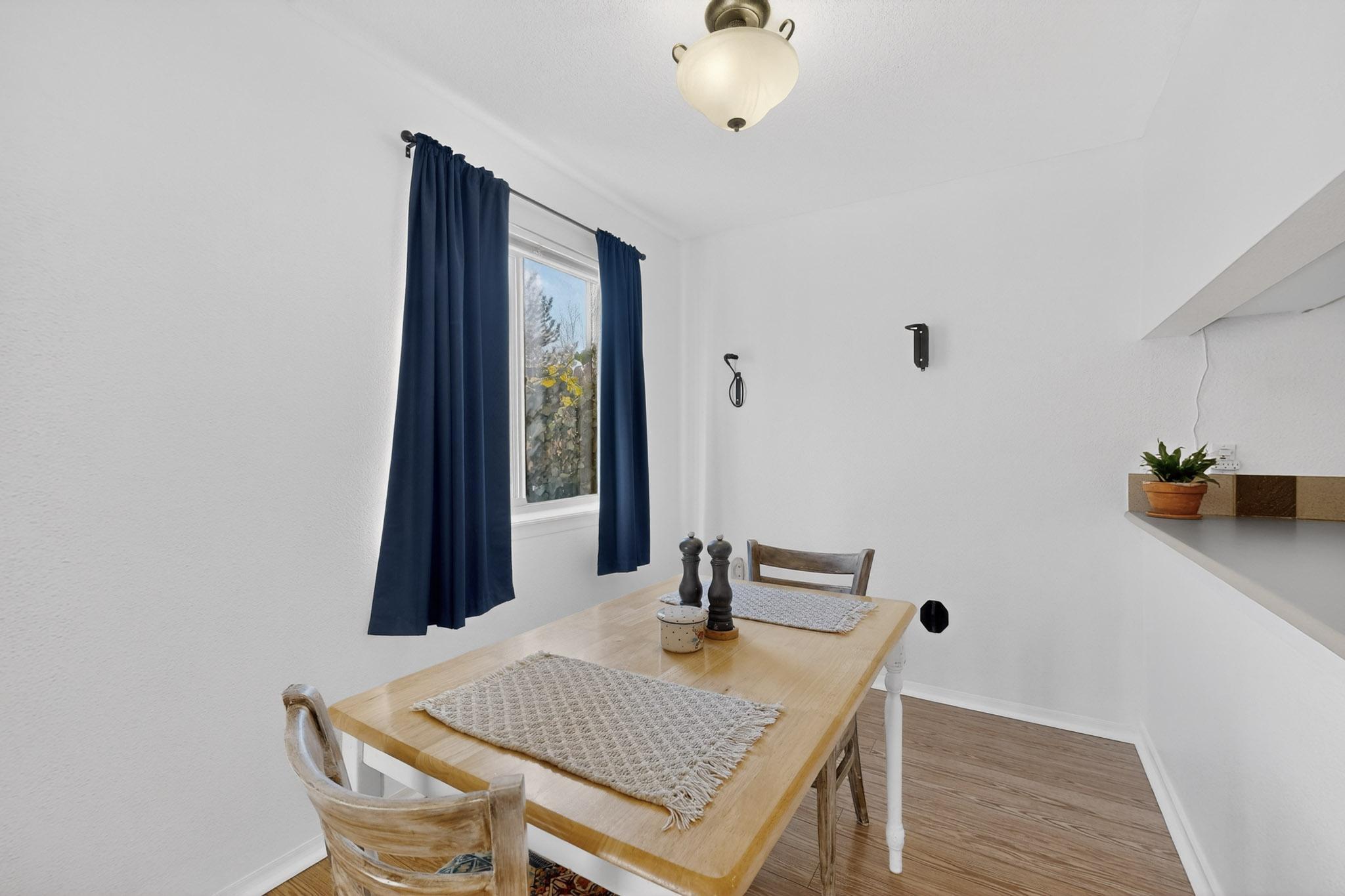 13202 Candelaria Road NE