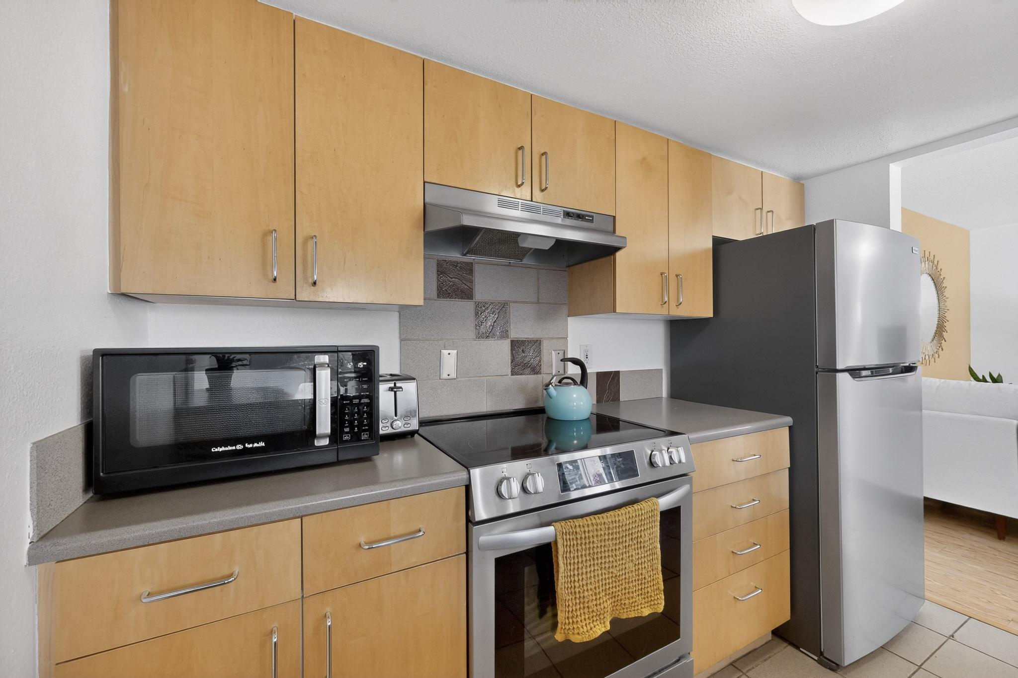 13202 Candelaria Road NE