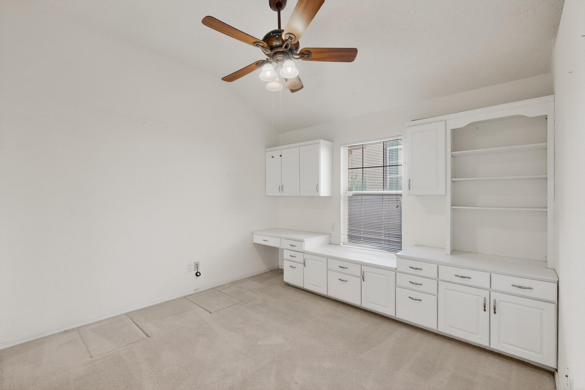 8404 Calle Adolanto NE