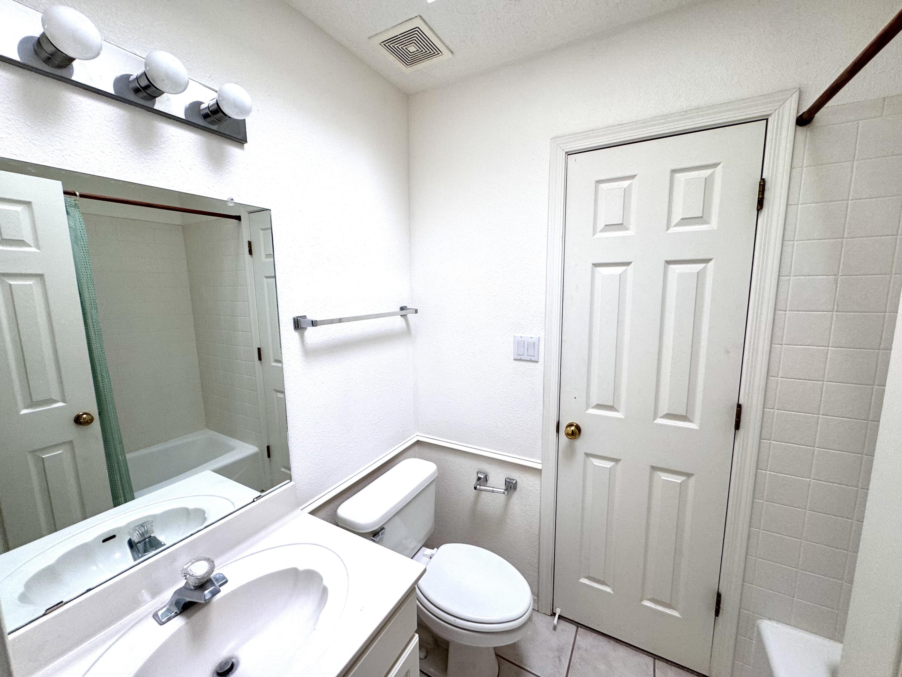 8404 Calle Adolanto NE