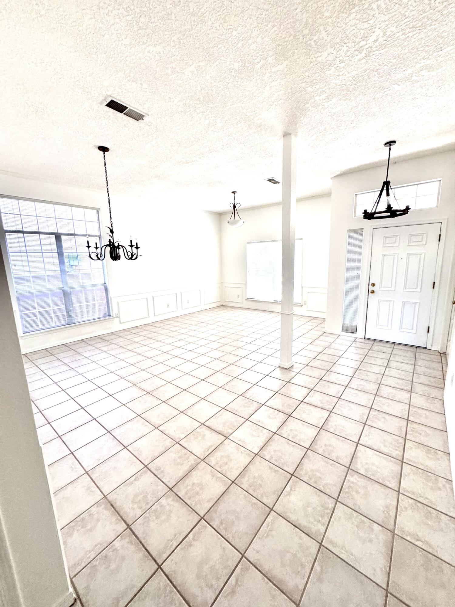 8404 Calle Adolanto NE