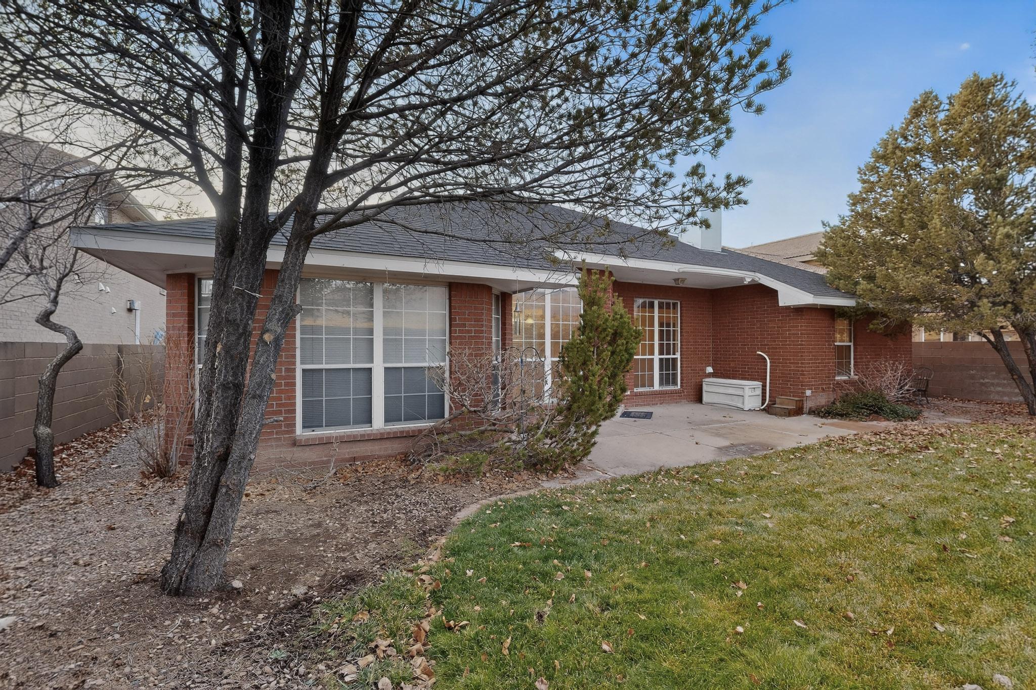 8404 Calle Adolanto NE