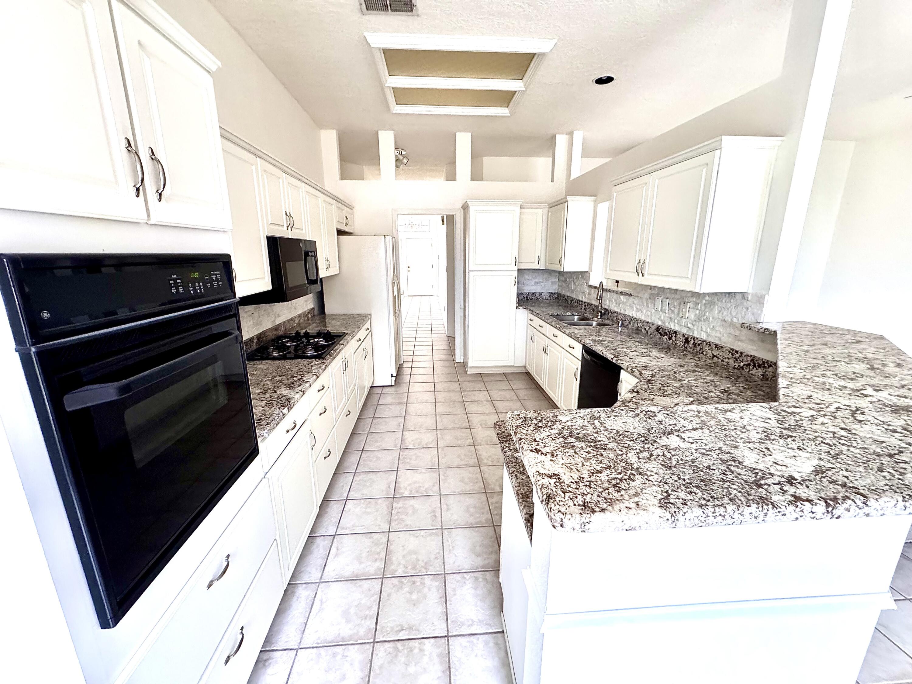 8404 Calle Adolanto NE