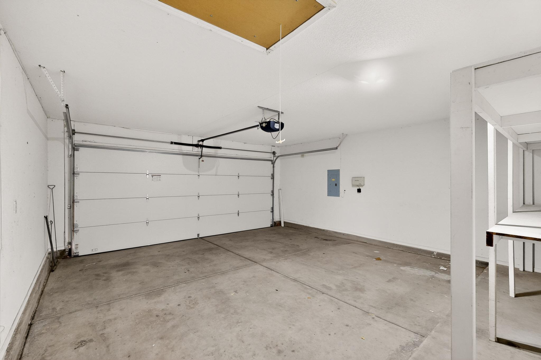 8404 Calle Adolanto NE