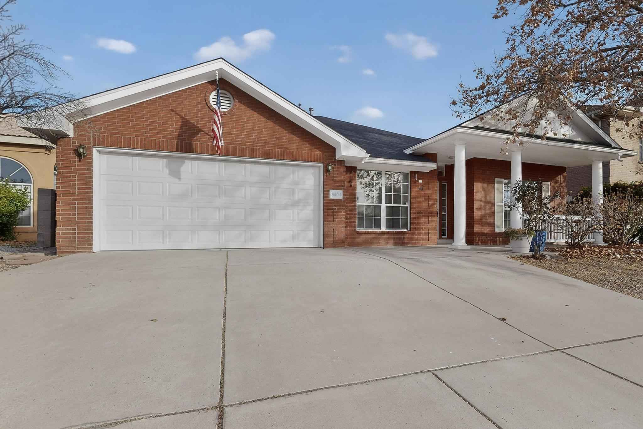 8404 Calle Adolanto NE