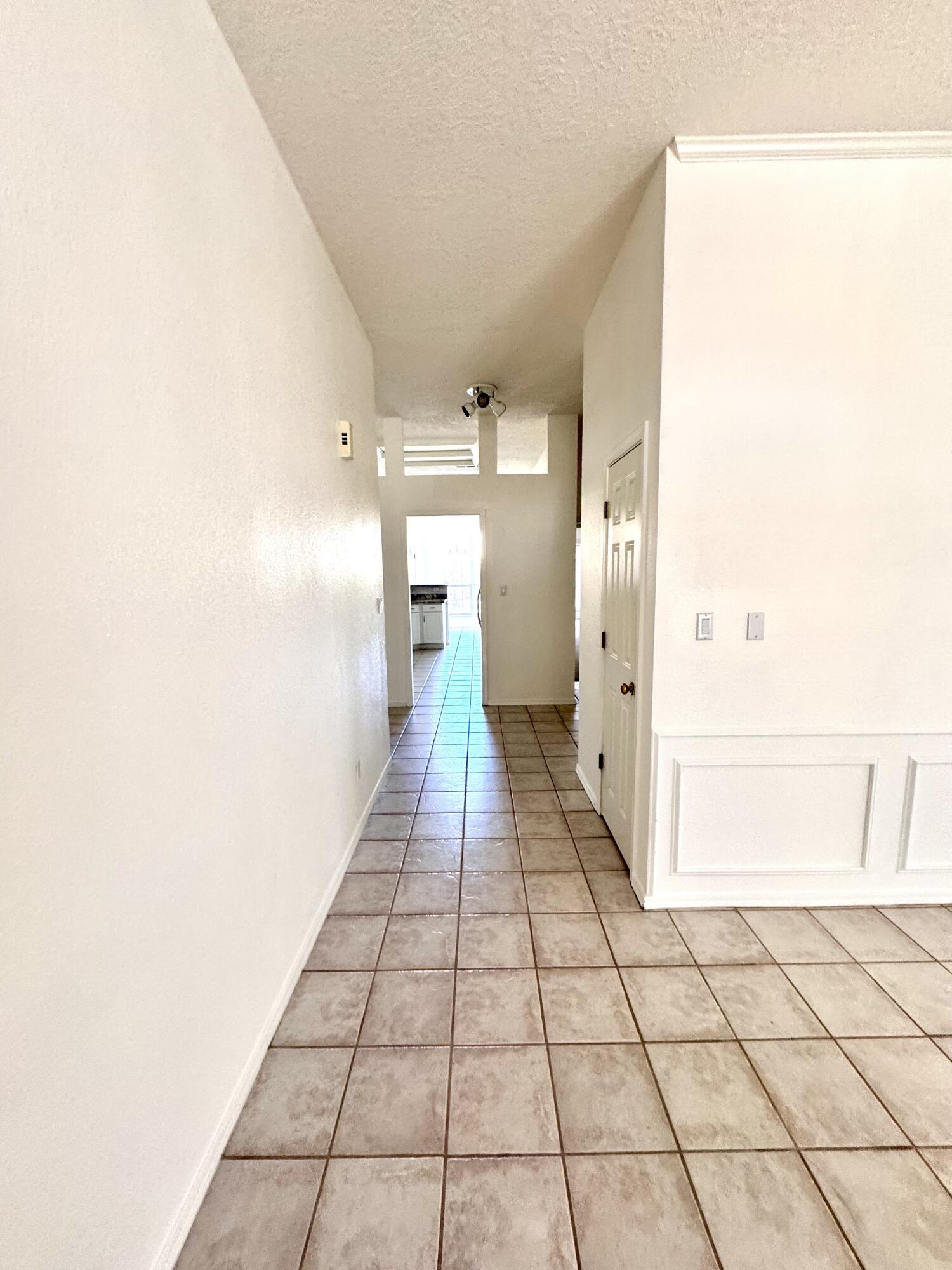 8404 Calle Adolanto NE