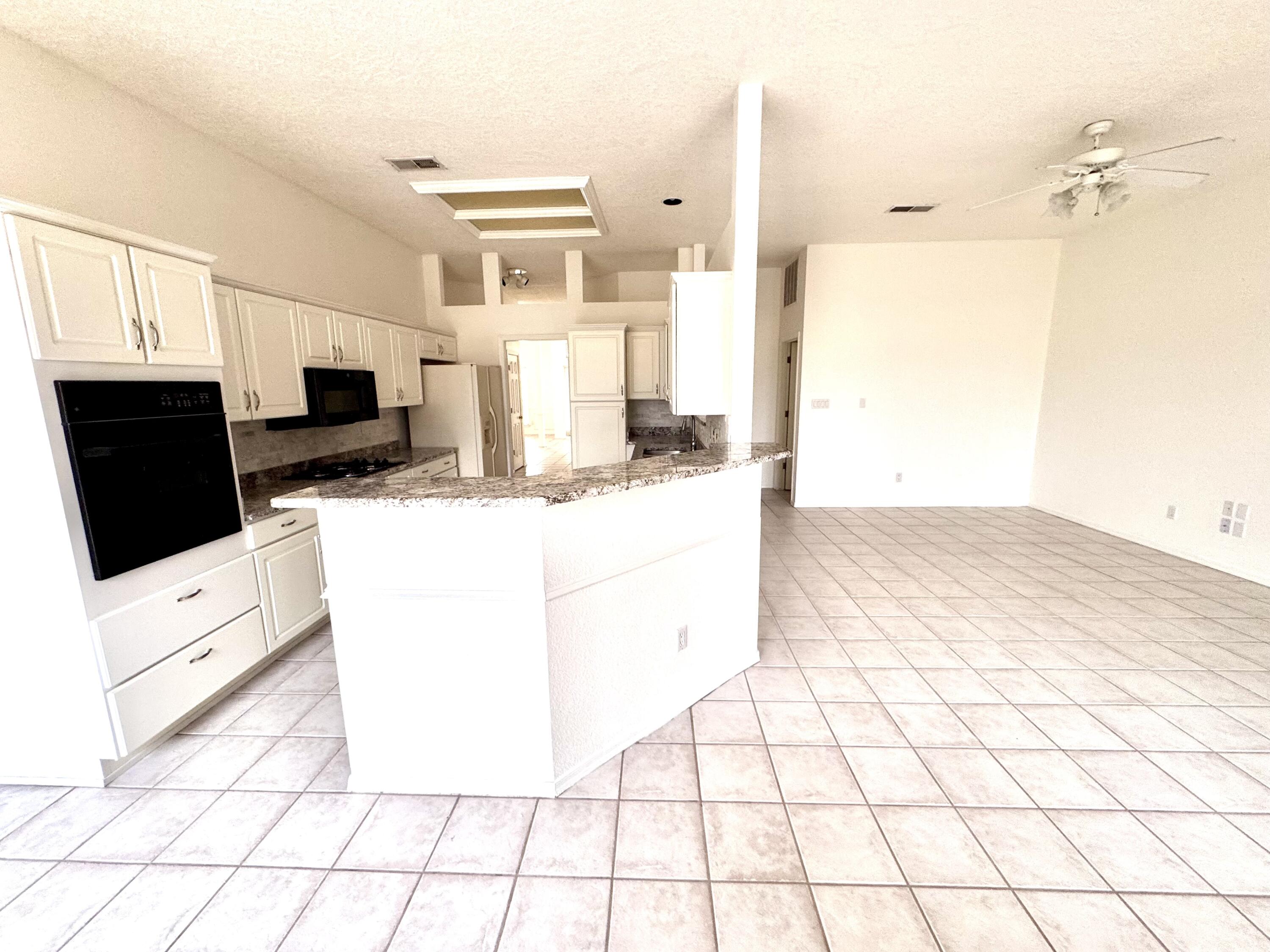 8404 Calle Adolanto NE