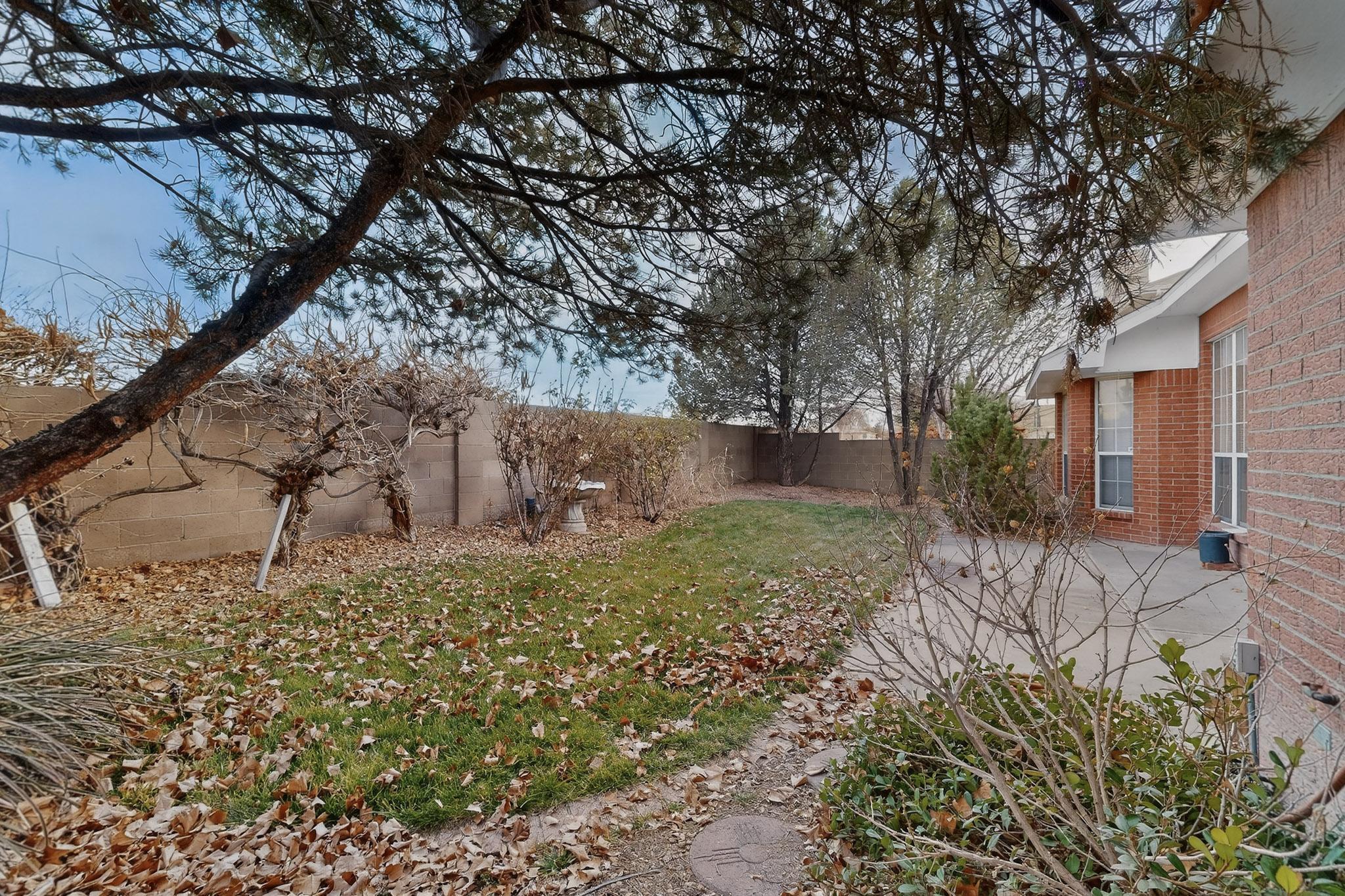 8404 Calle Adolanto NE