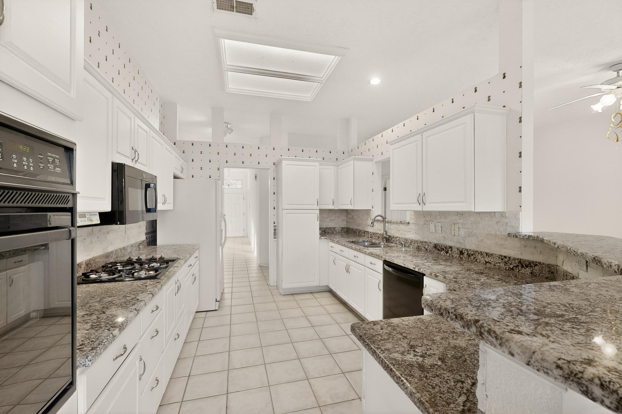 8404 Calle Adolanto NE