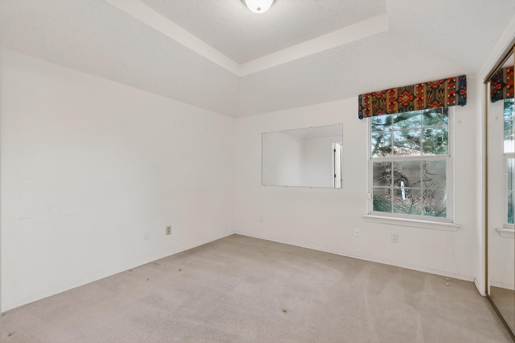 8404 Calle Adolanto NE