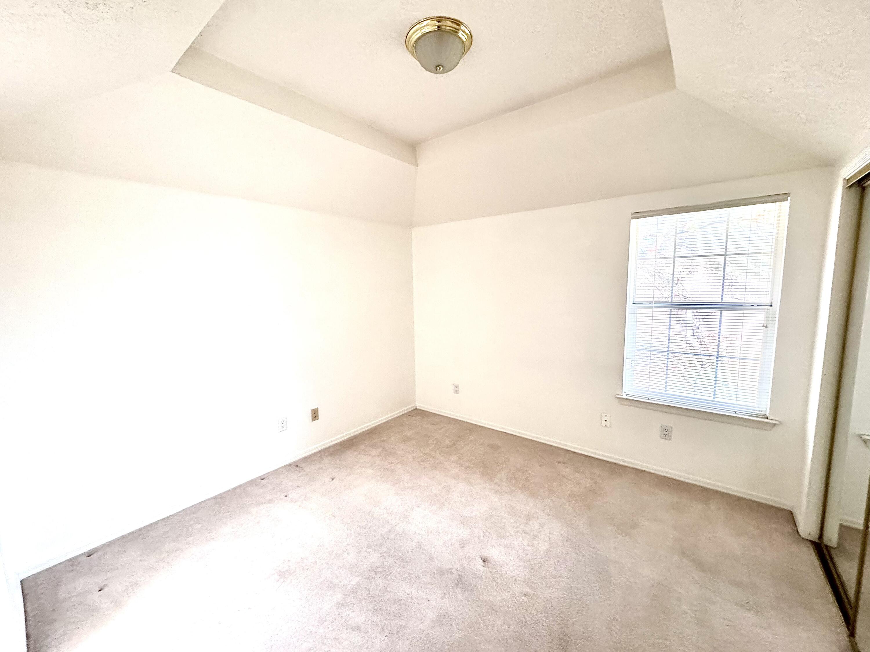 8404 Calle Adolanto NE