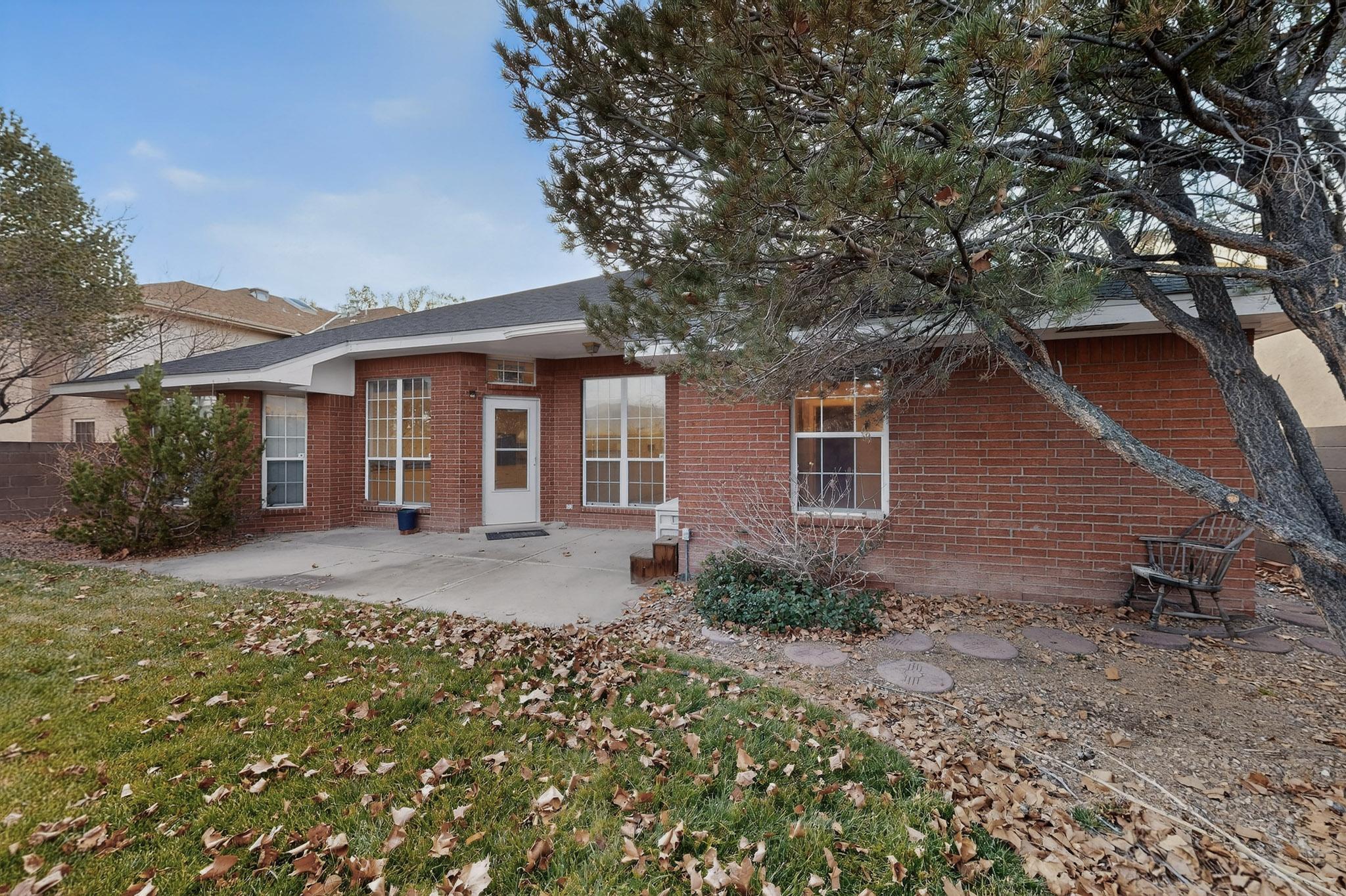 8404 Calle Adolanto NE