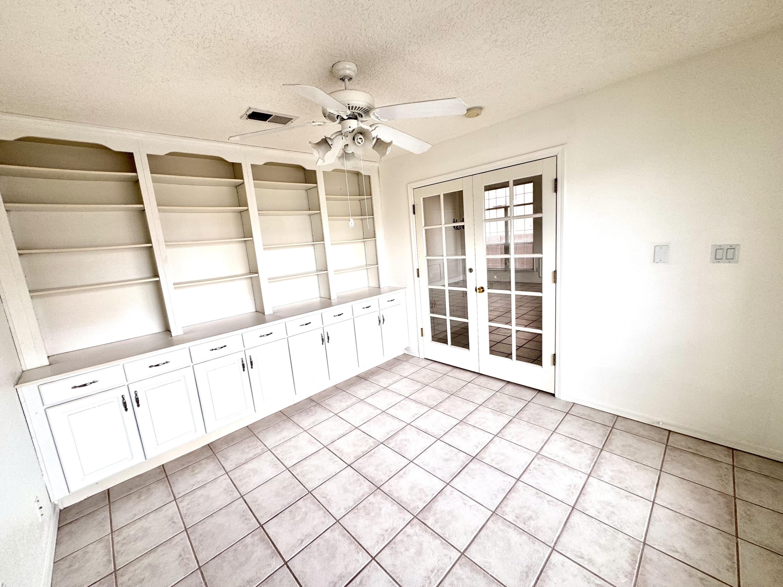 8404 Calle Adolanto NE