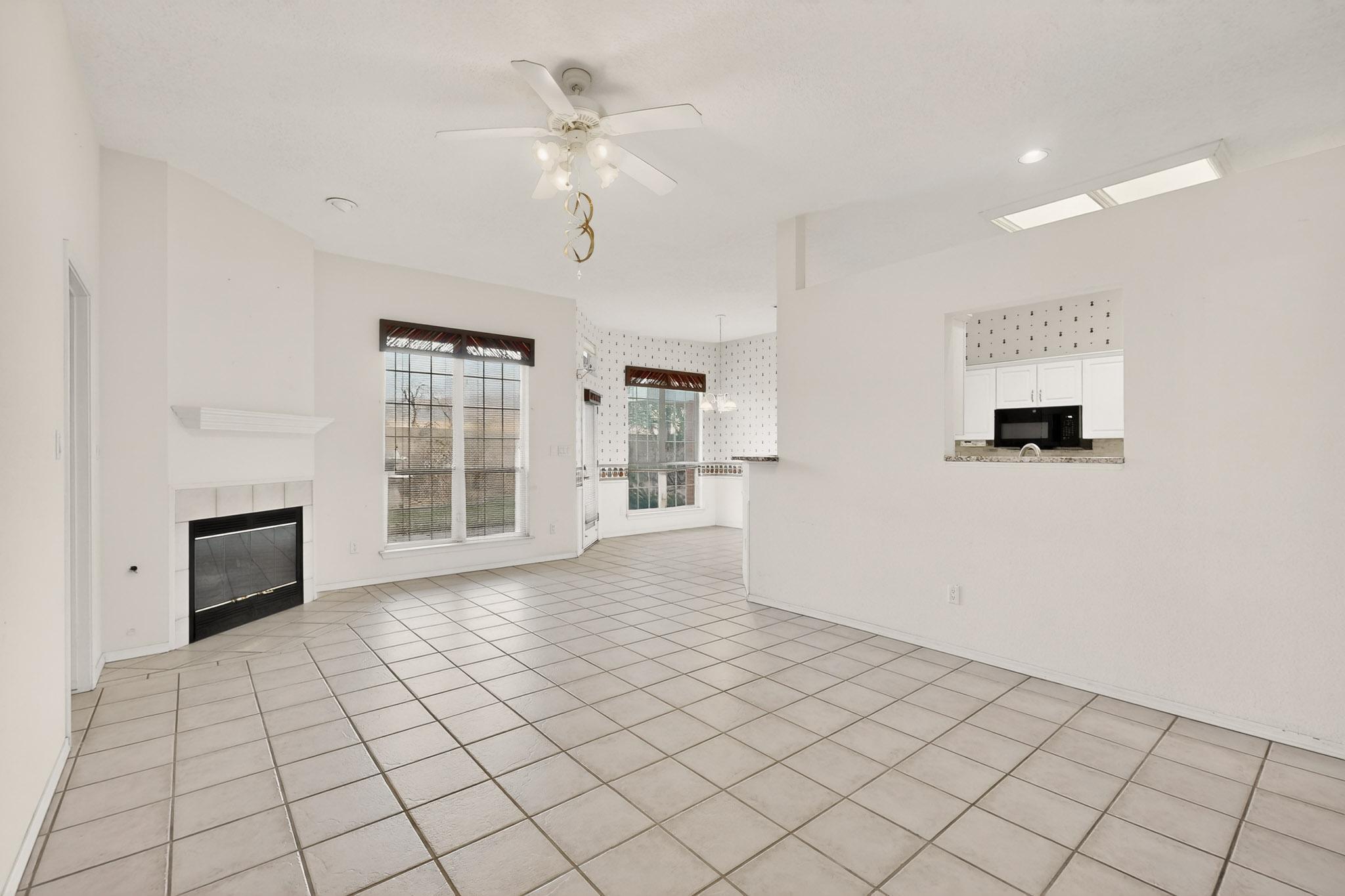 8404 Calle Adolanto NE