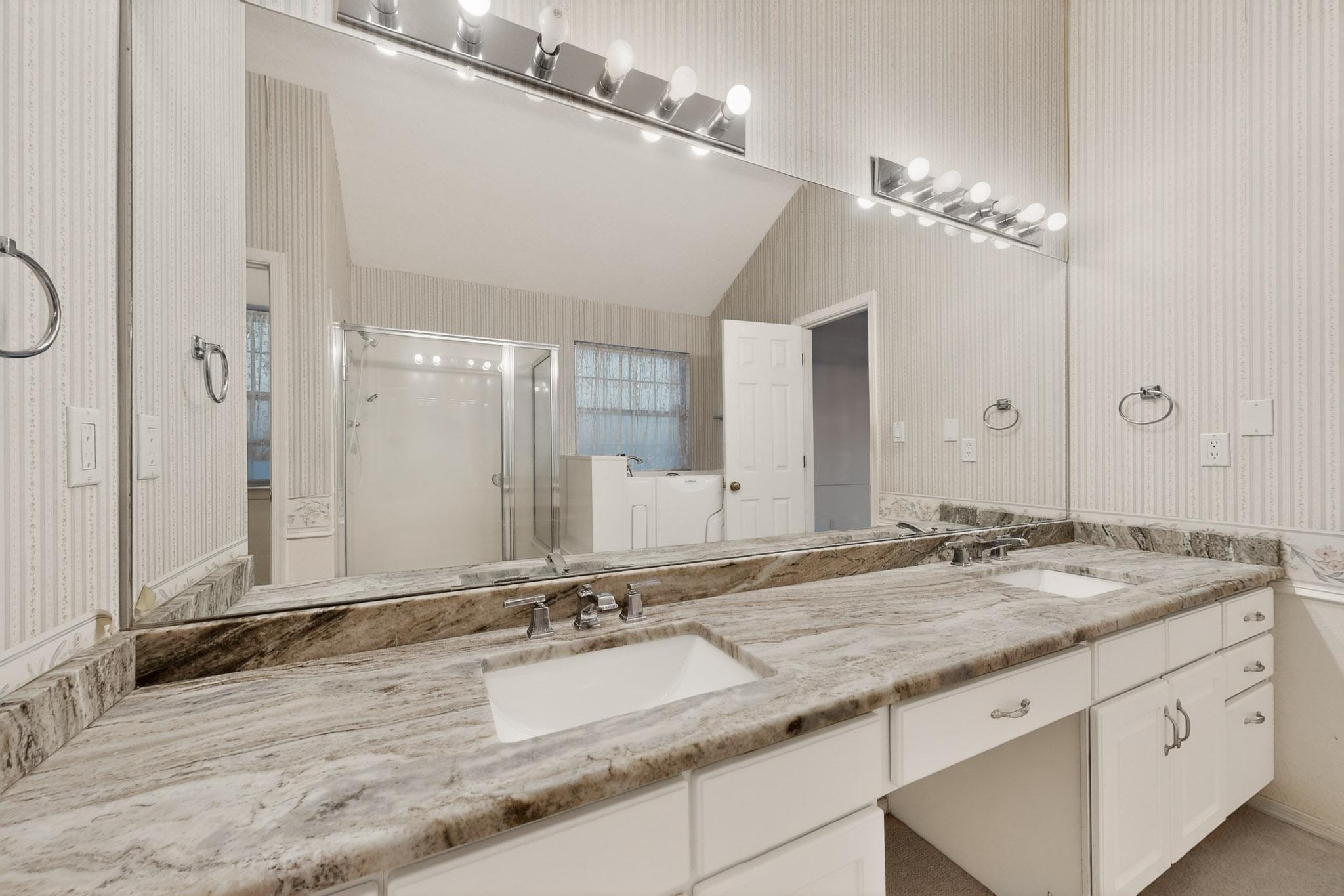 8404 Calle Adolanto NE