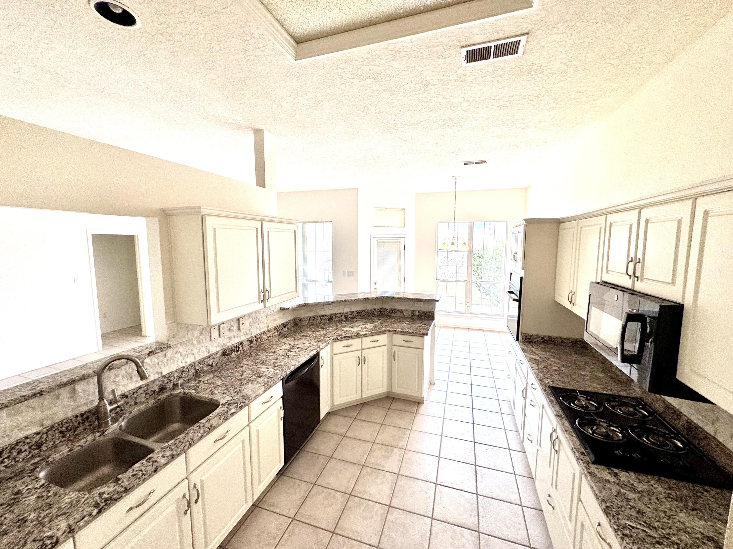 8404 Calle Adolanto NE