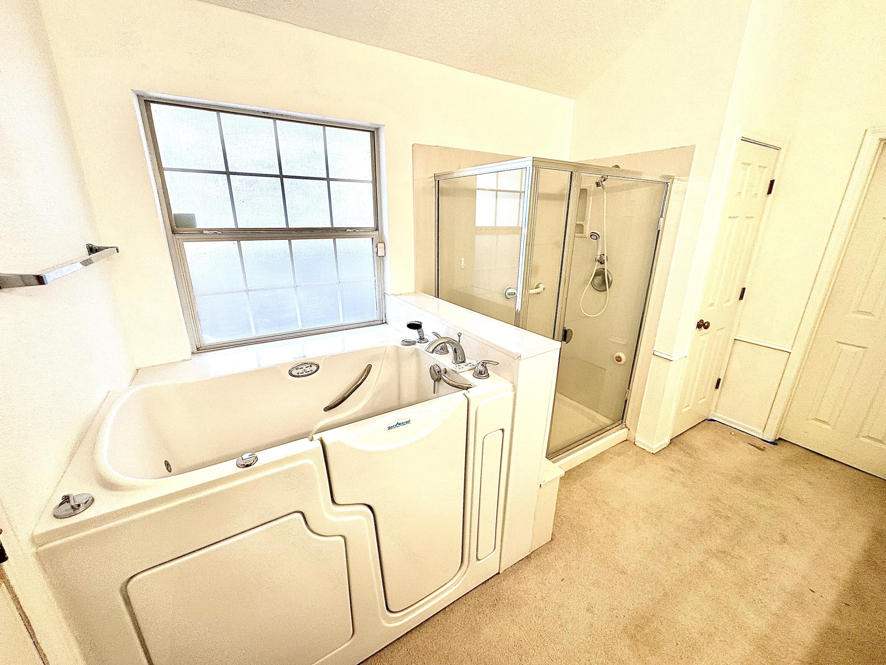 8404 Calle Adolanto NE