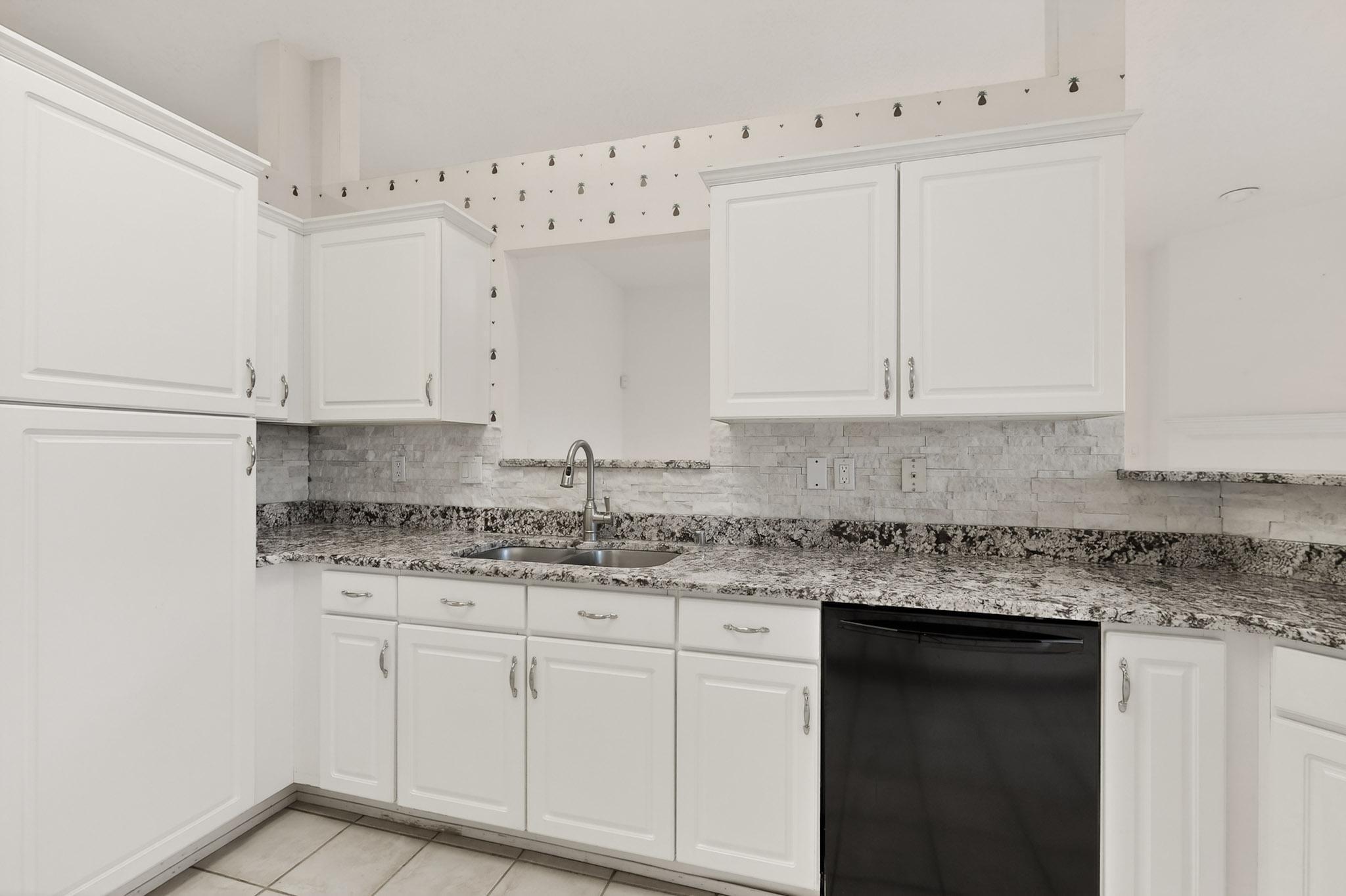 8404 Calle Adolanto NE