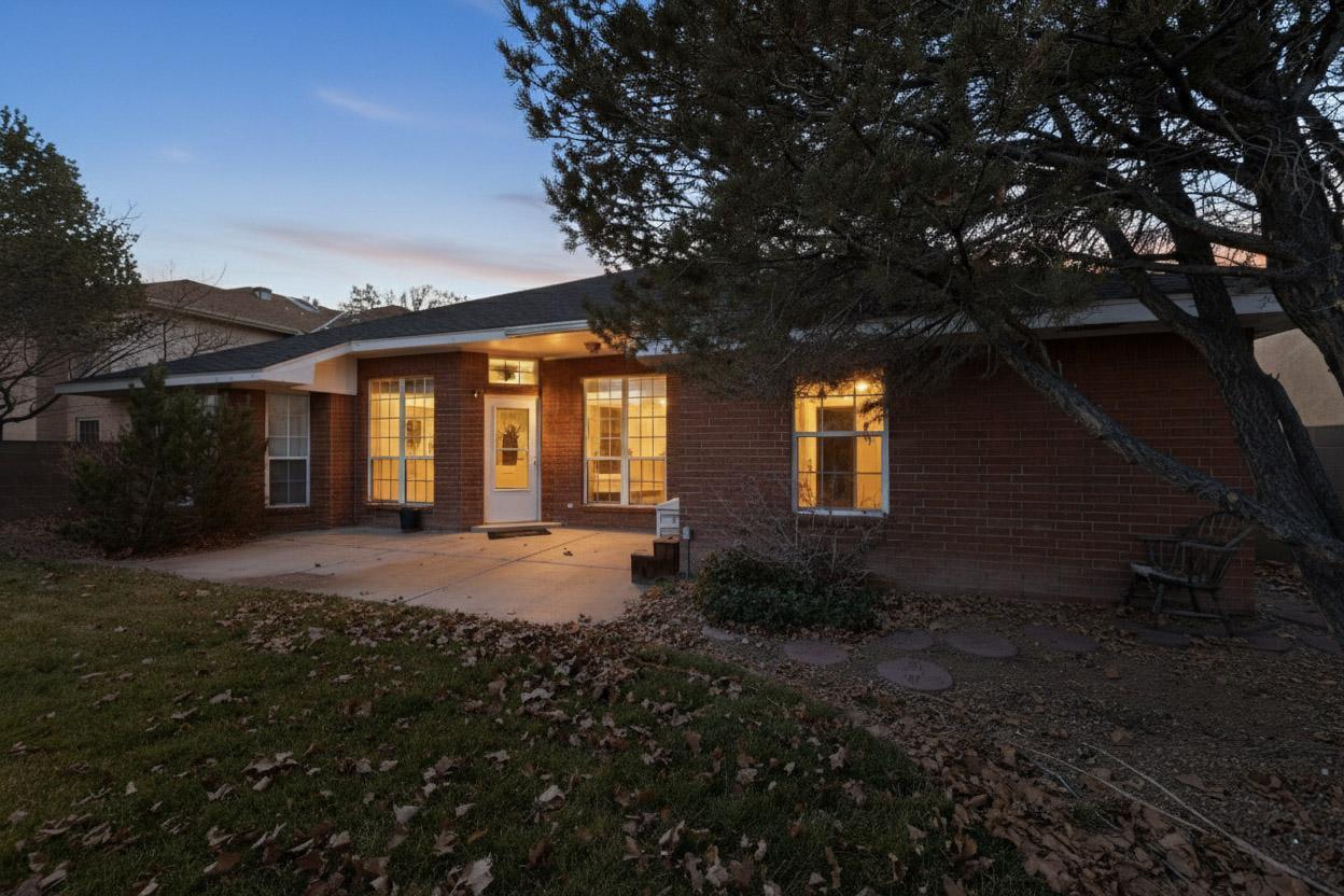 8404 Calle Adolanto NE