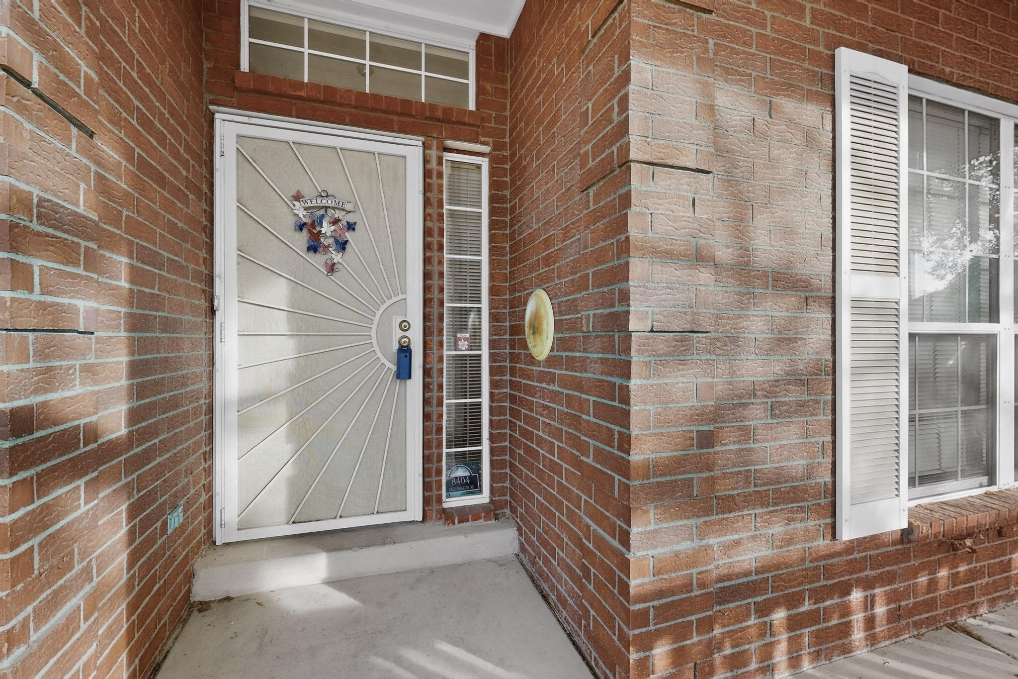 8404 Calle Adolanto NE