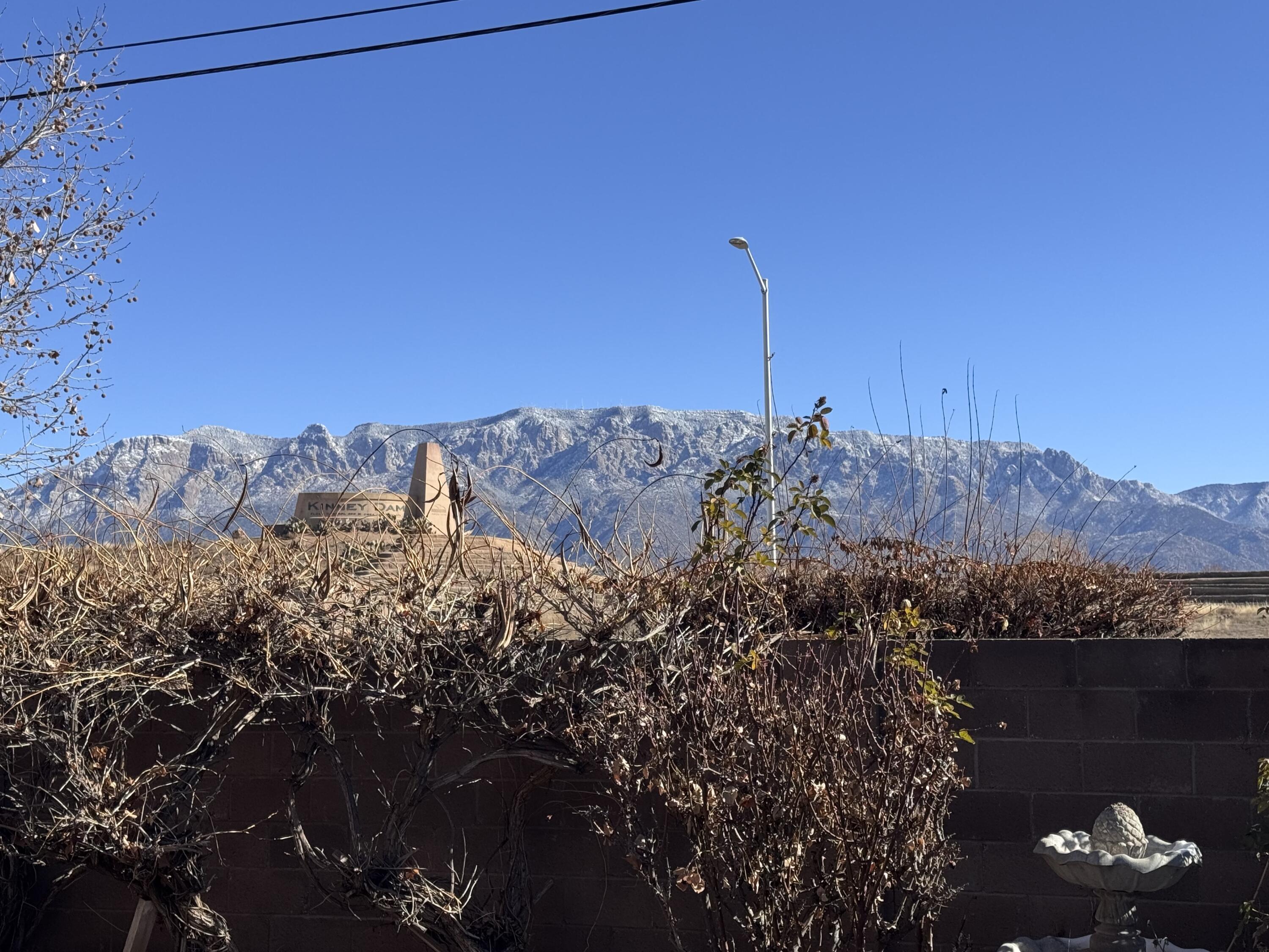 8404 Calle Adolanto NE