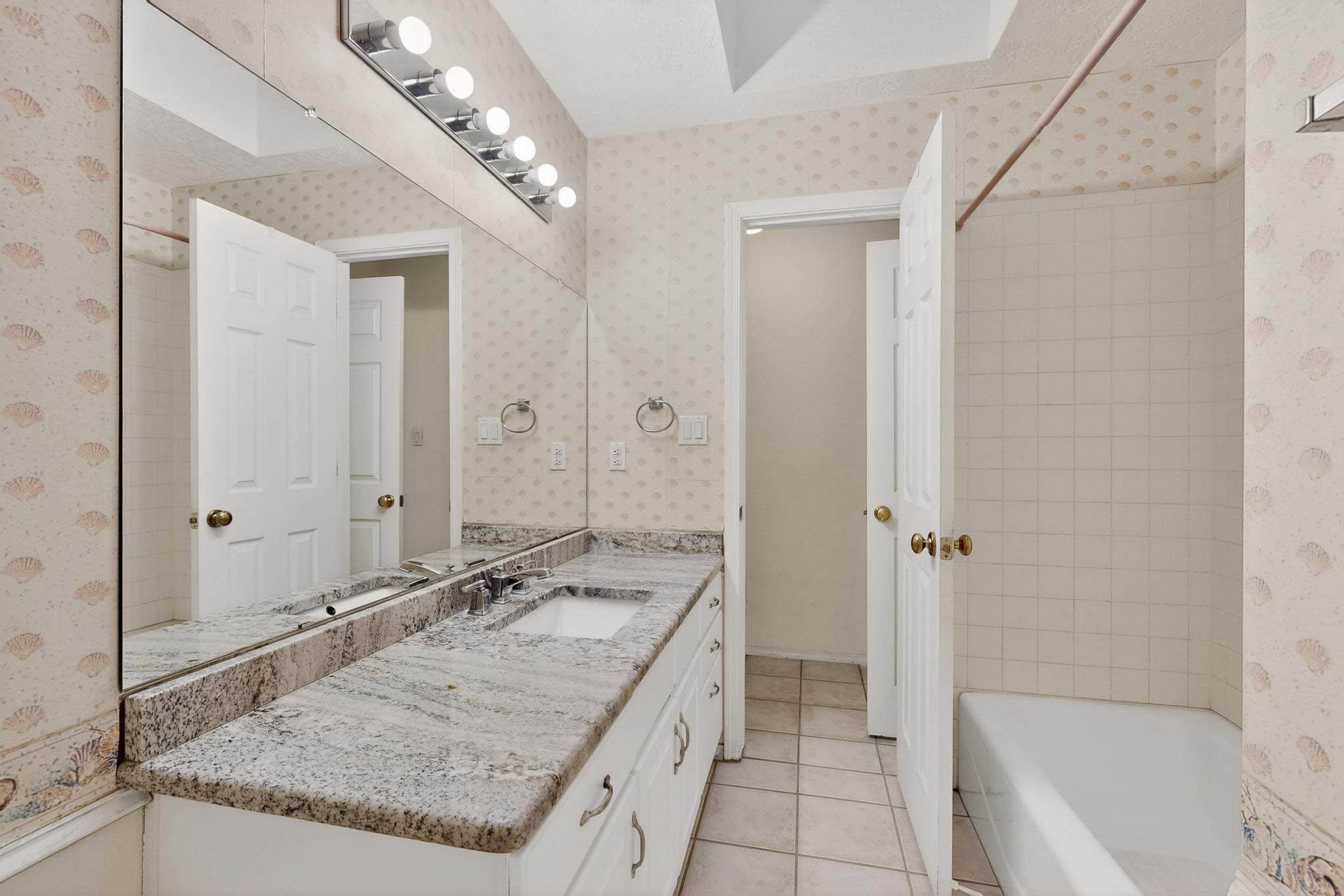 8404 Calle Adolanto NE