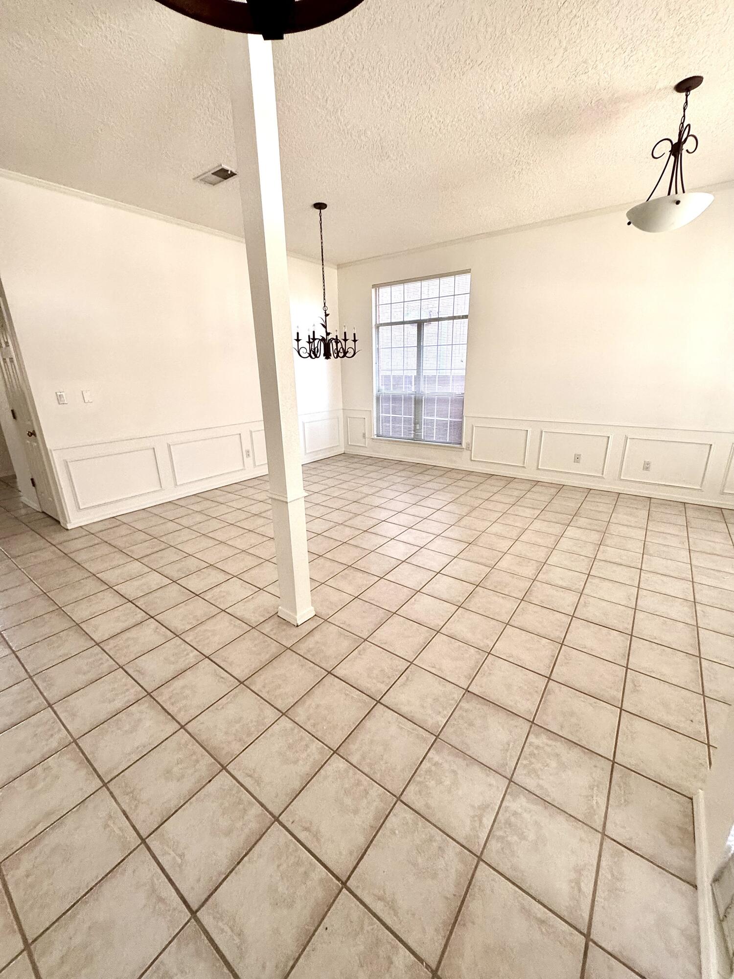 8404 Calle Adolanto NE