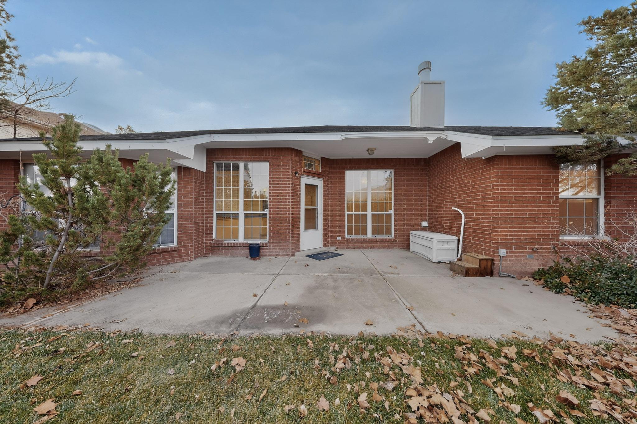 8404 Calle Adolanto NE