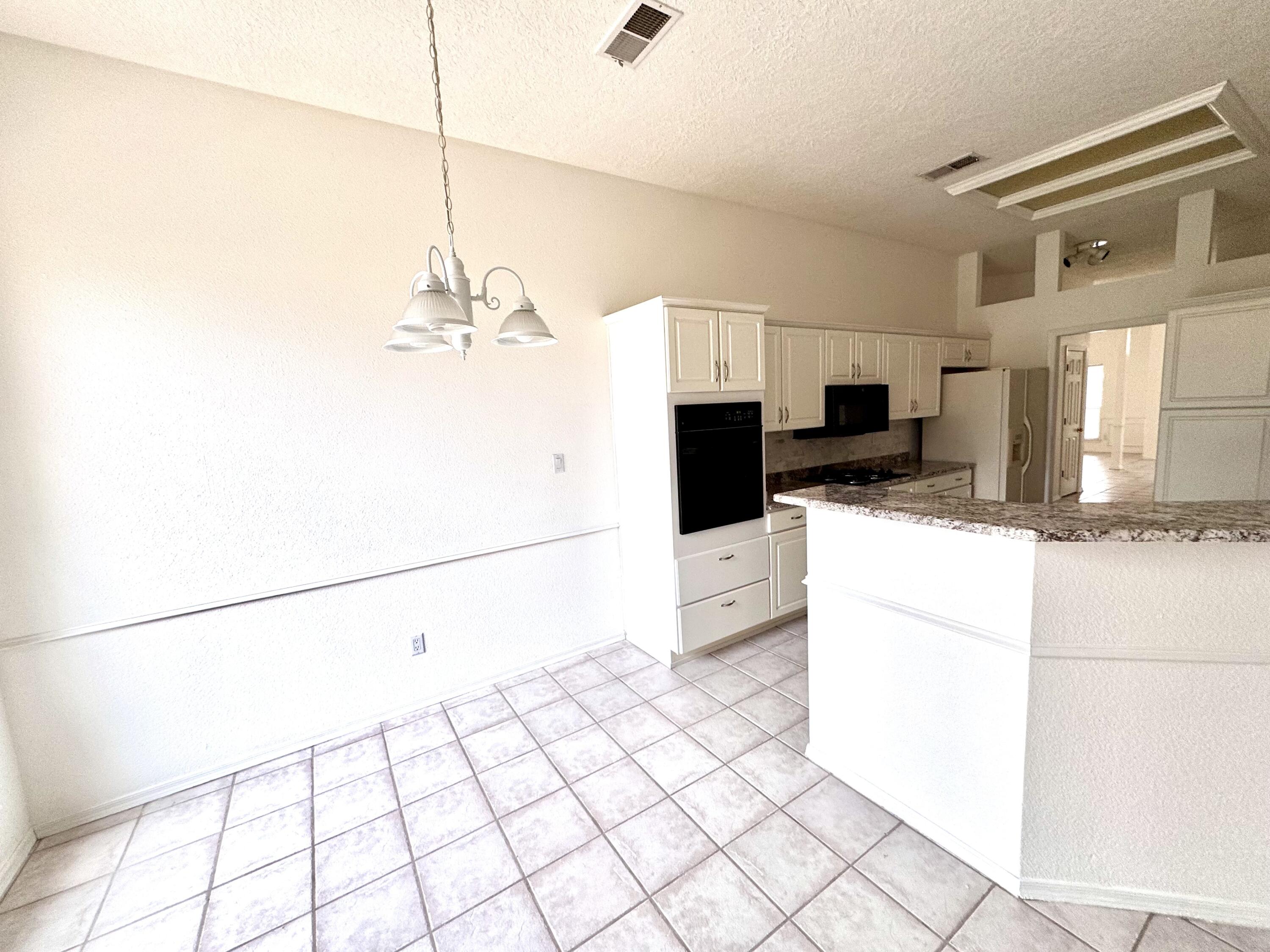 8404 Calle Adolanto NE