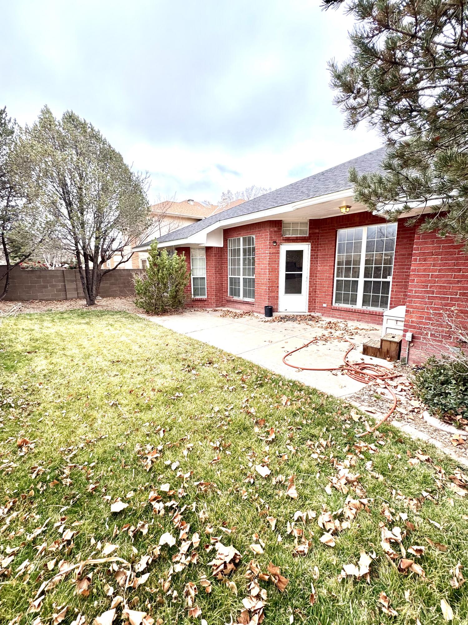 8404 Calle Adolanto NE