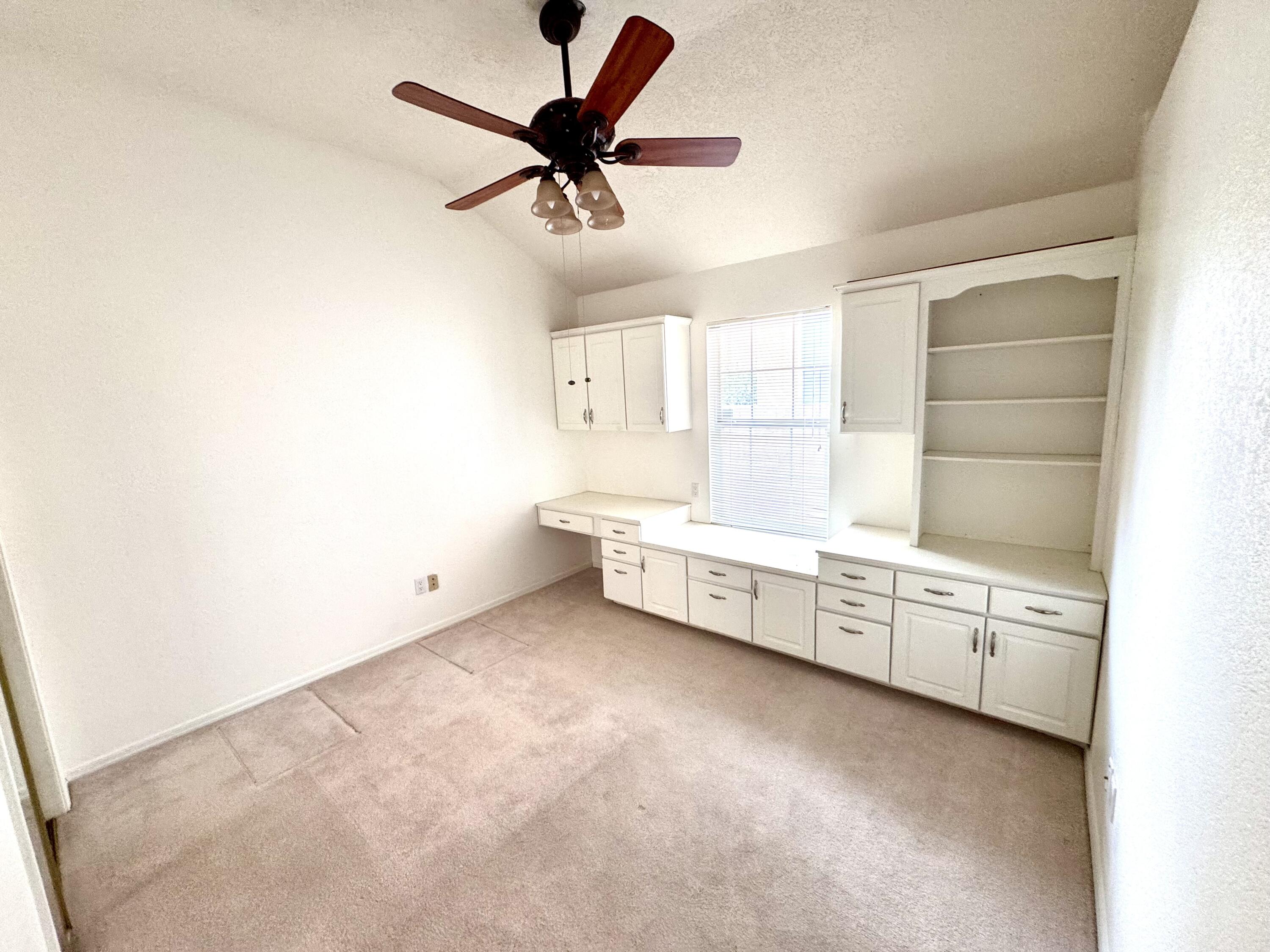 8404 Calle Adolanto NE