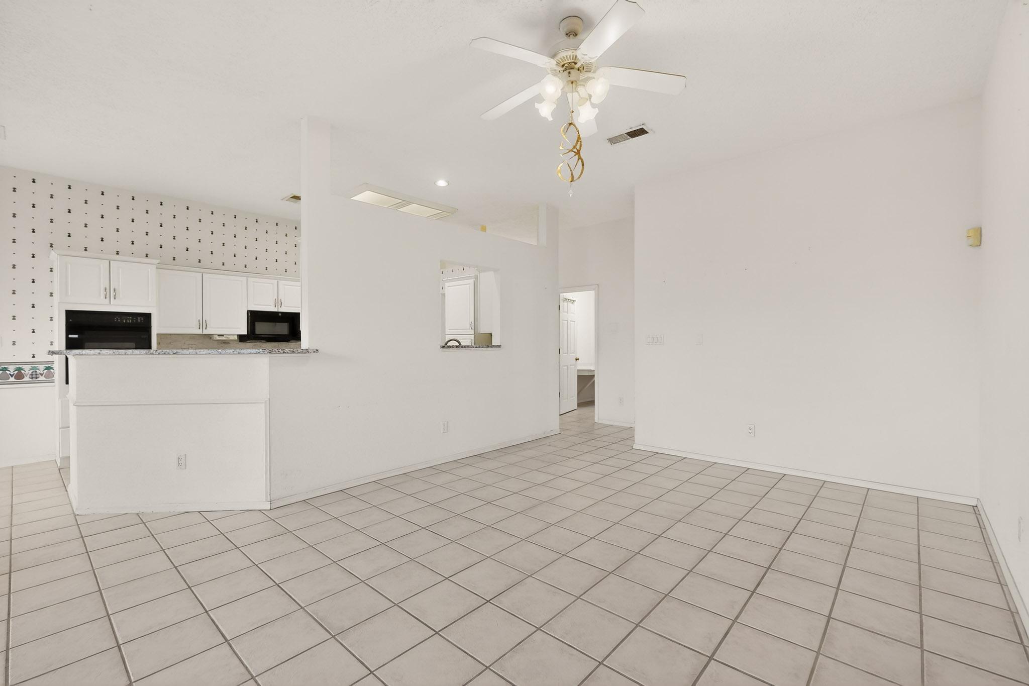 8404 Calle Adolanto NE