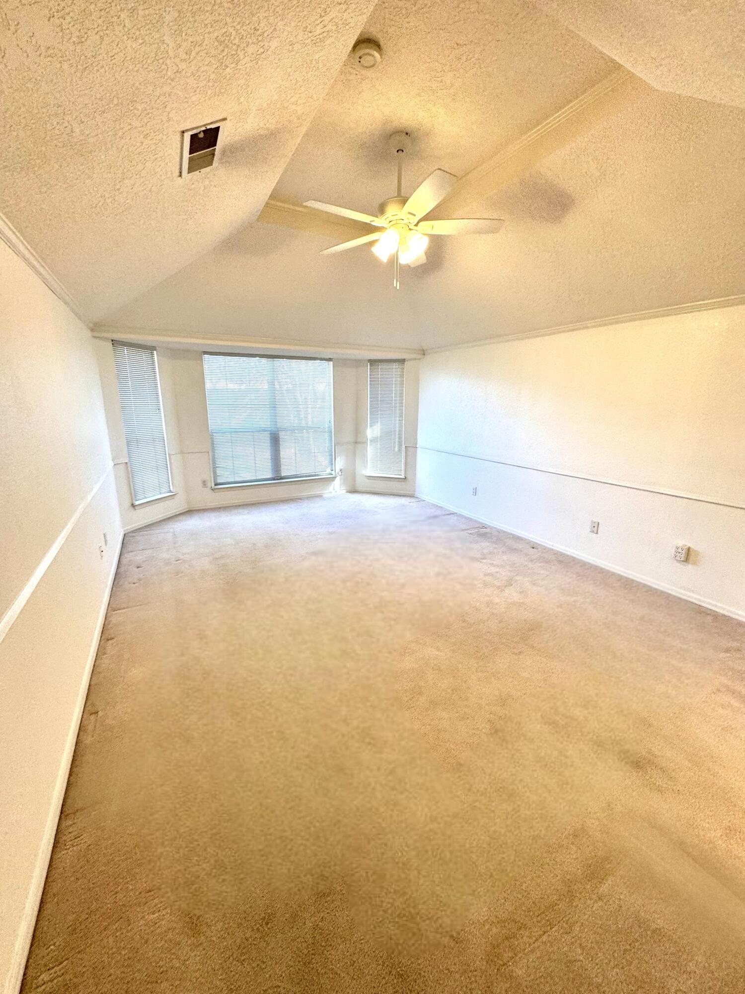 8404 Calle Adolanto NE