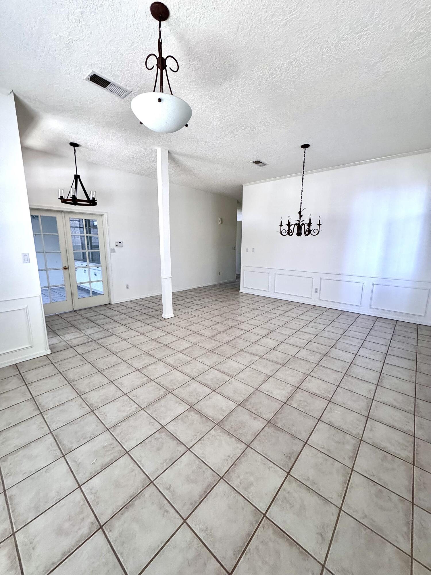 8404 Calle Adolanto NE