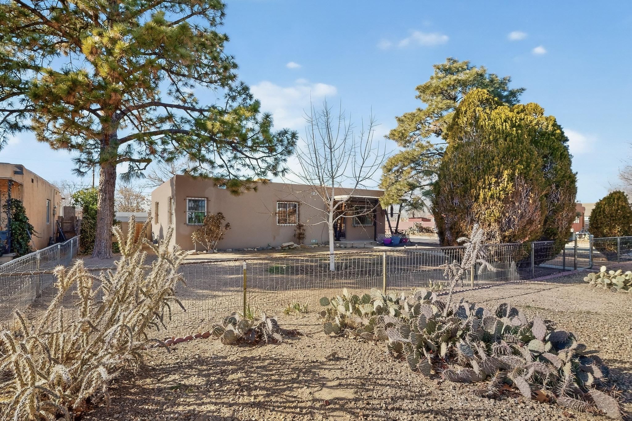 701 Alvarado Drive SE