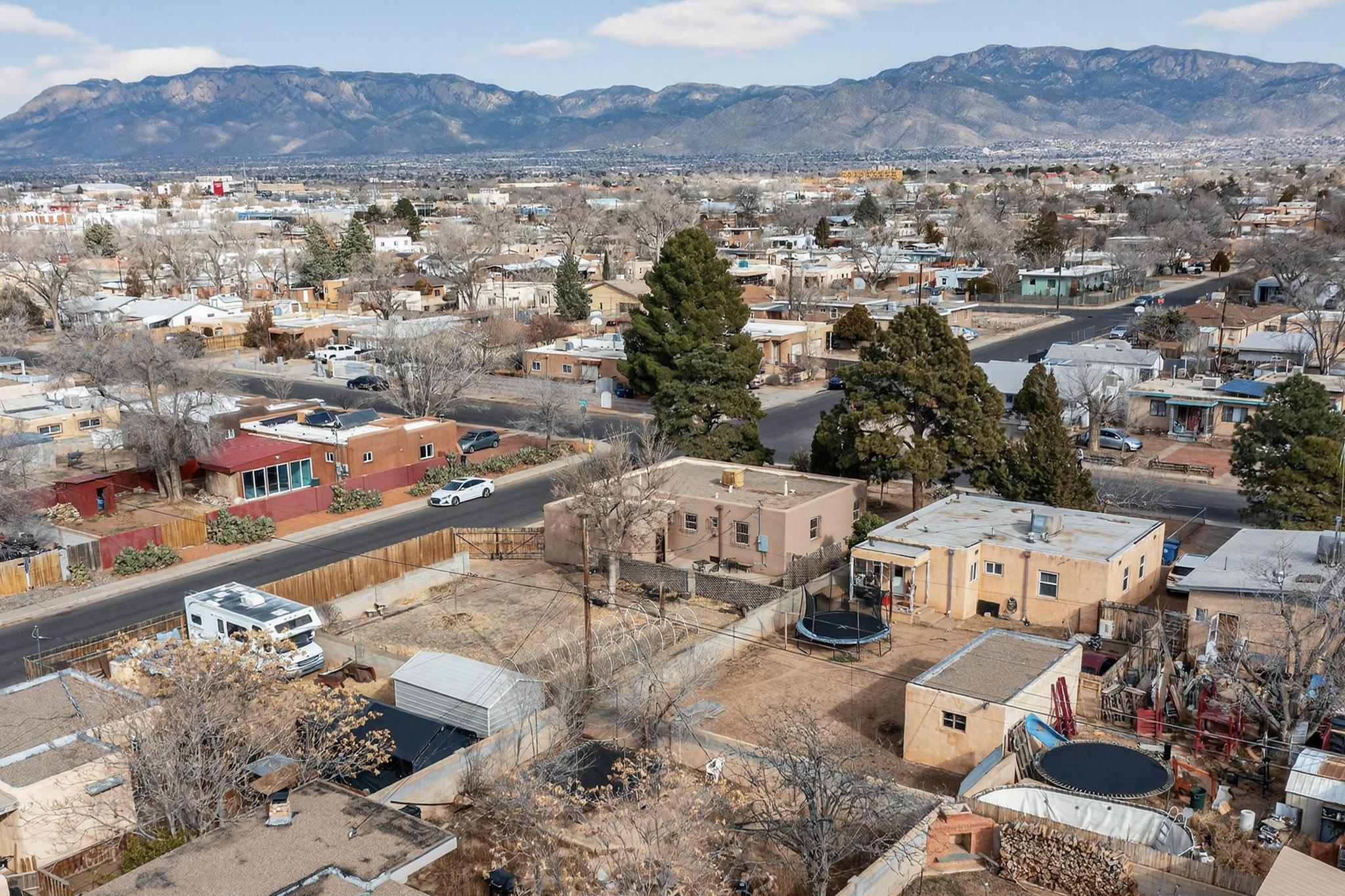 701 Alvarado Drive SE