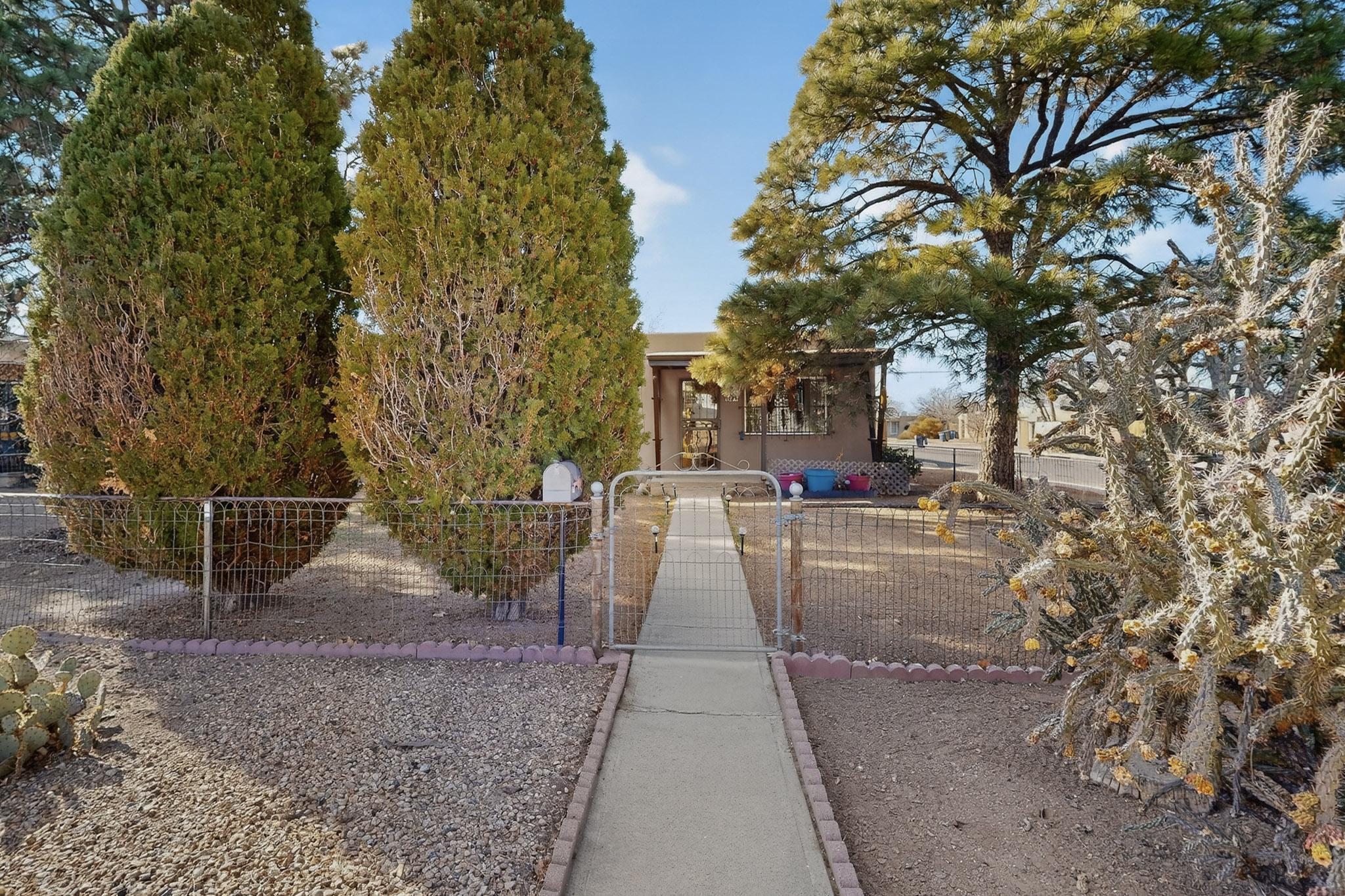 701 Alvarado Drive SE