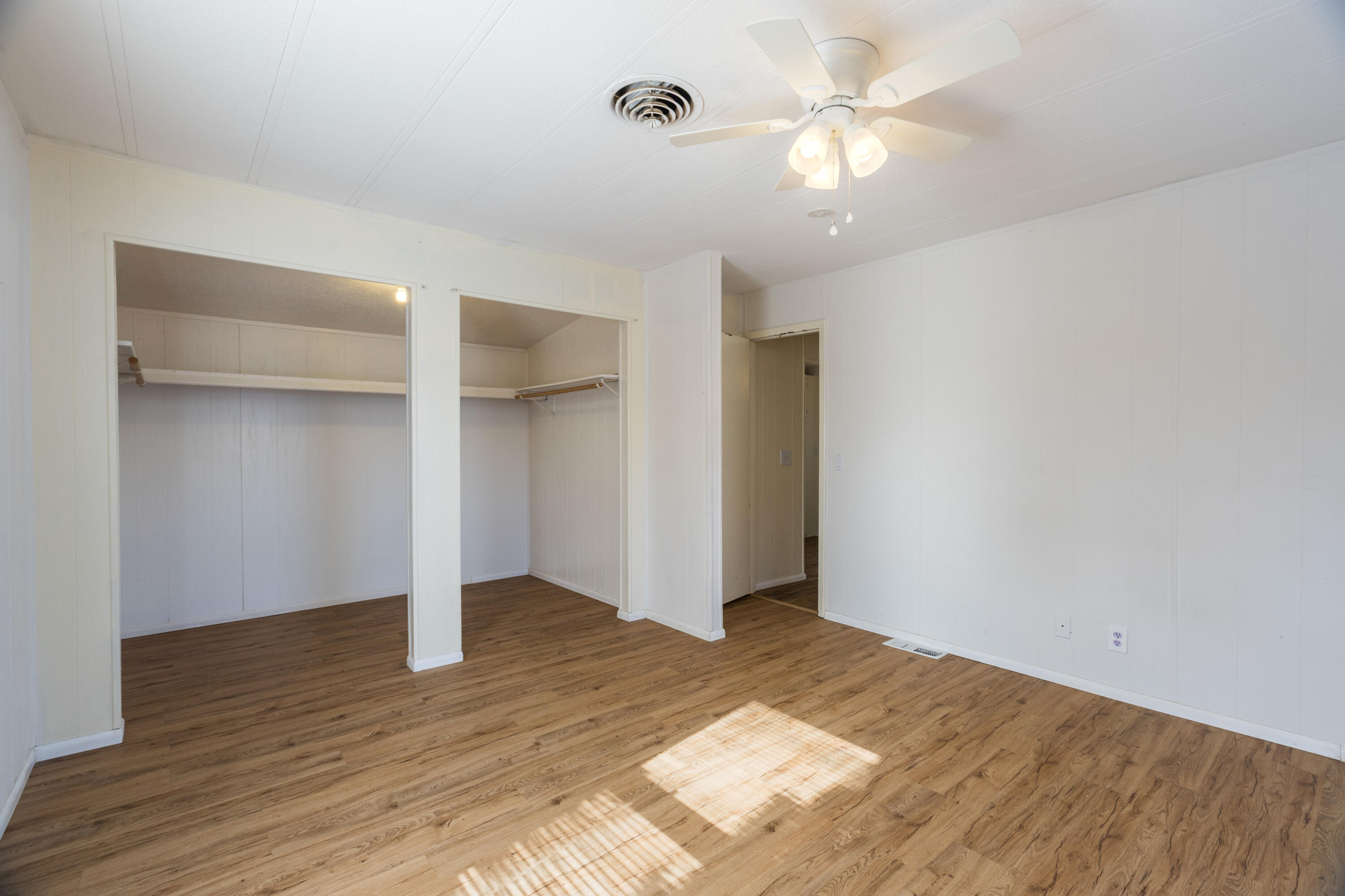 6732 San Bernardino Avenue NE