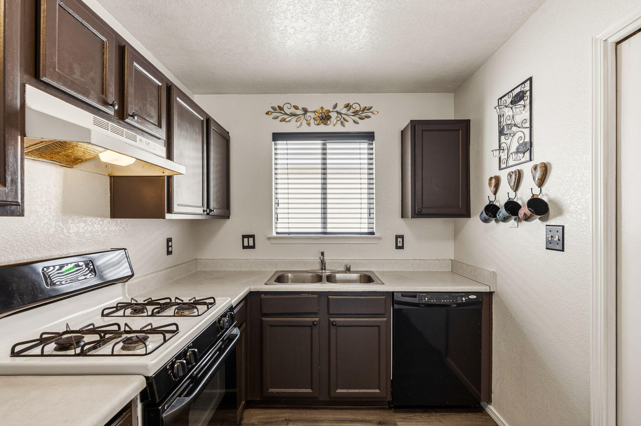 305 Vista Del Angel SW