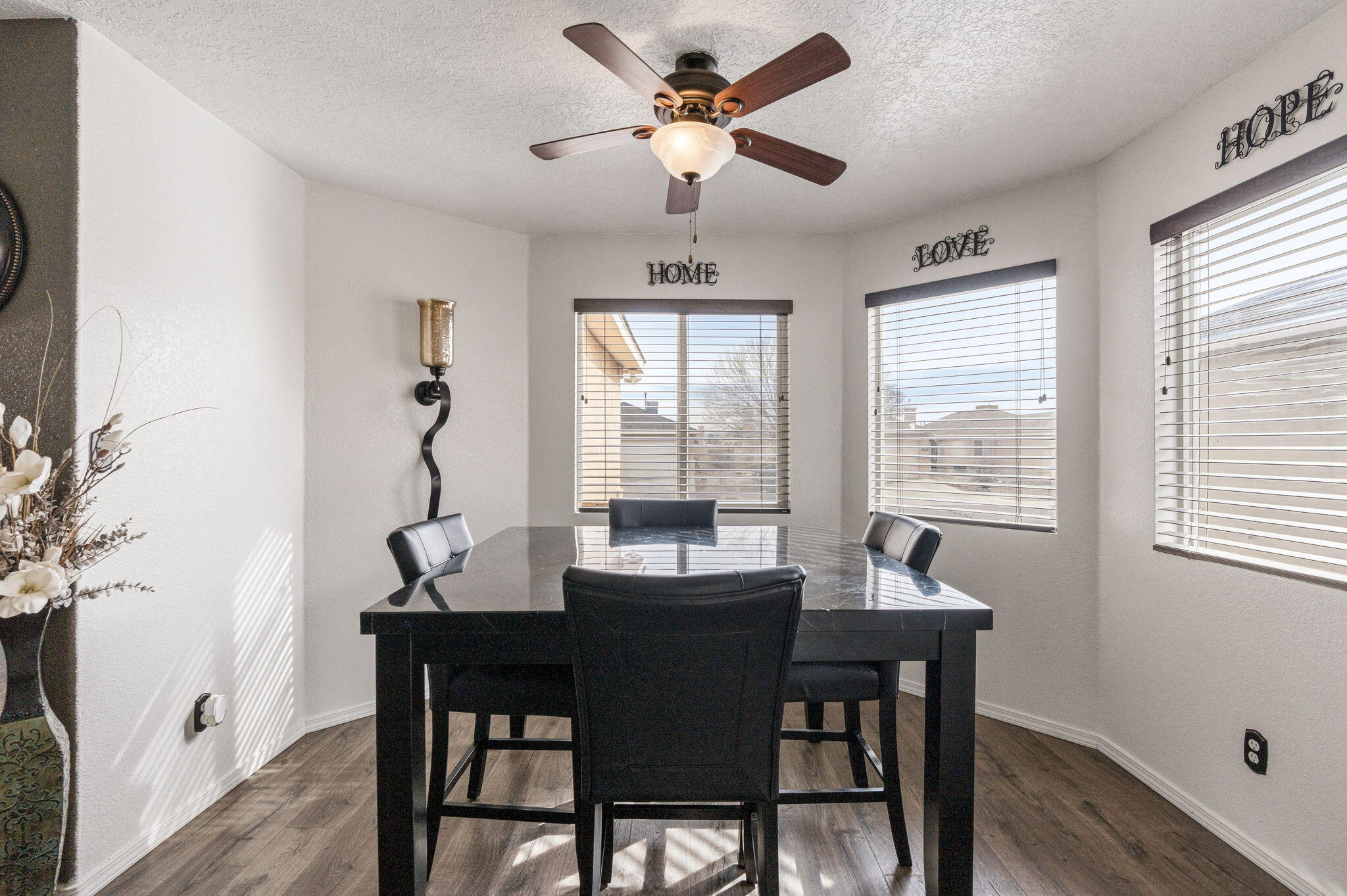 305 Vista Del Angel SW