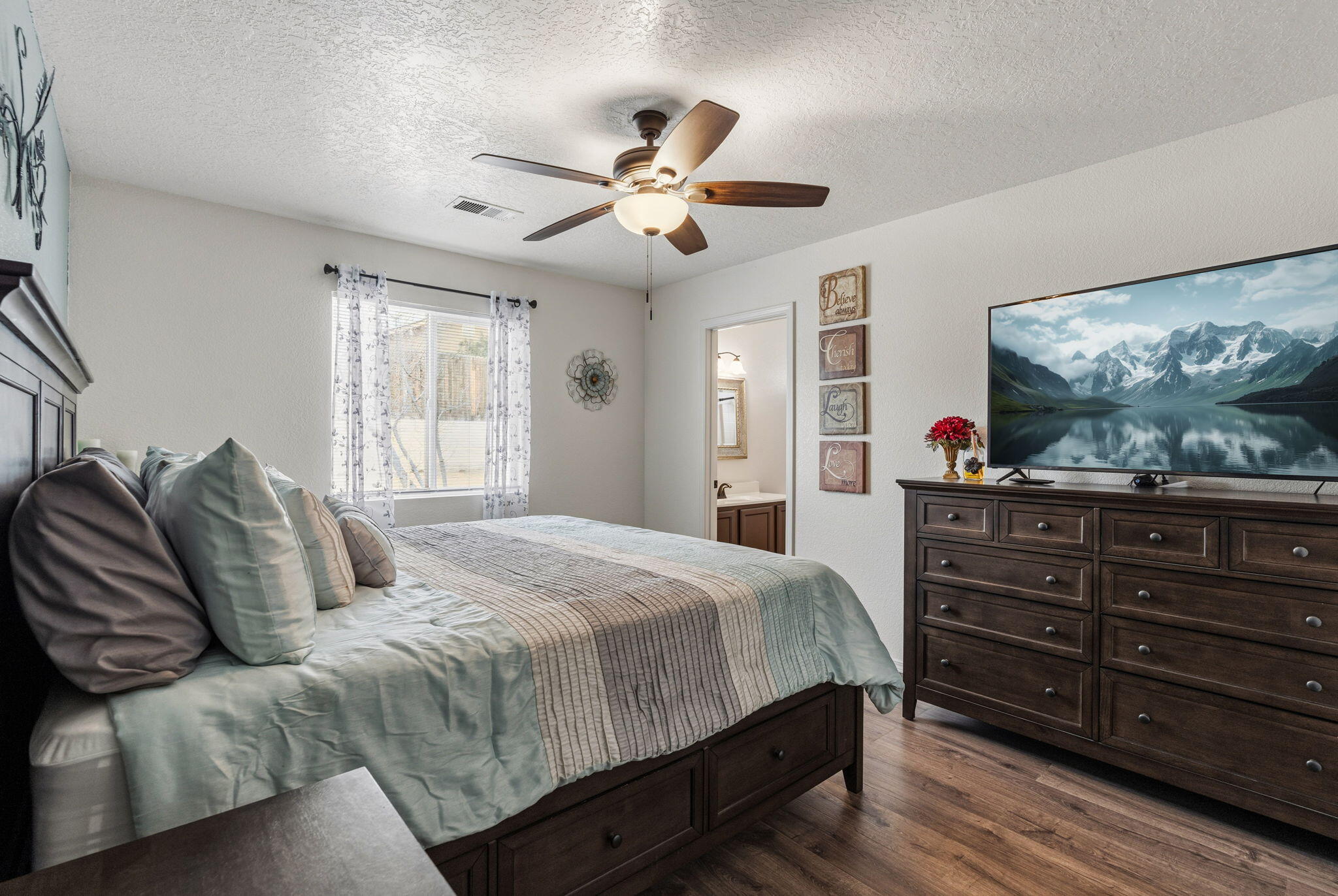 305 Vista Del Angel SW