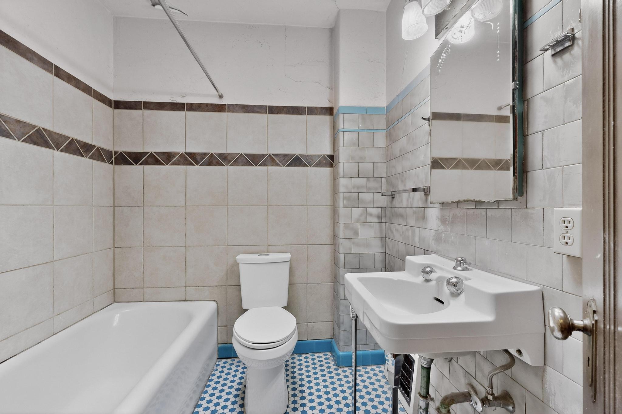 1821 Silver Avenue SE